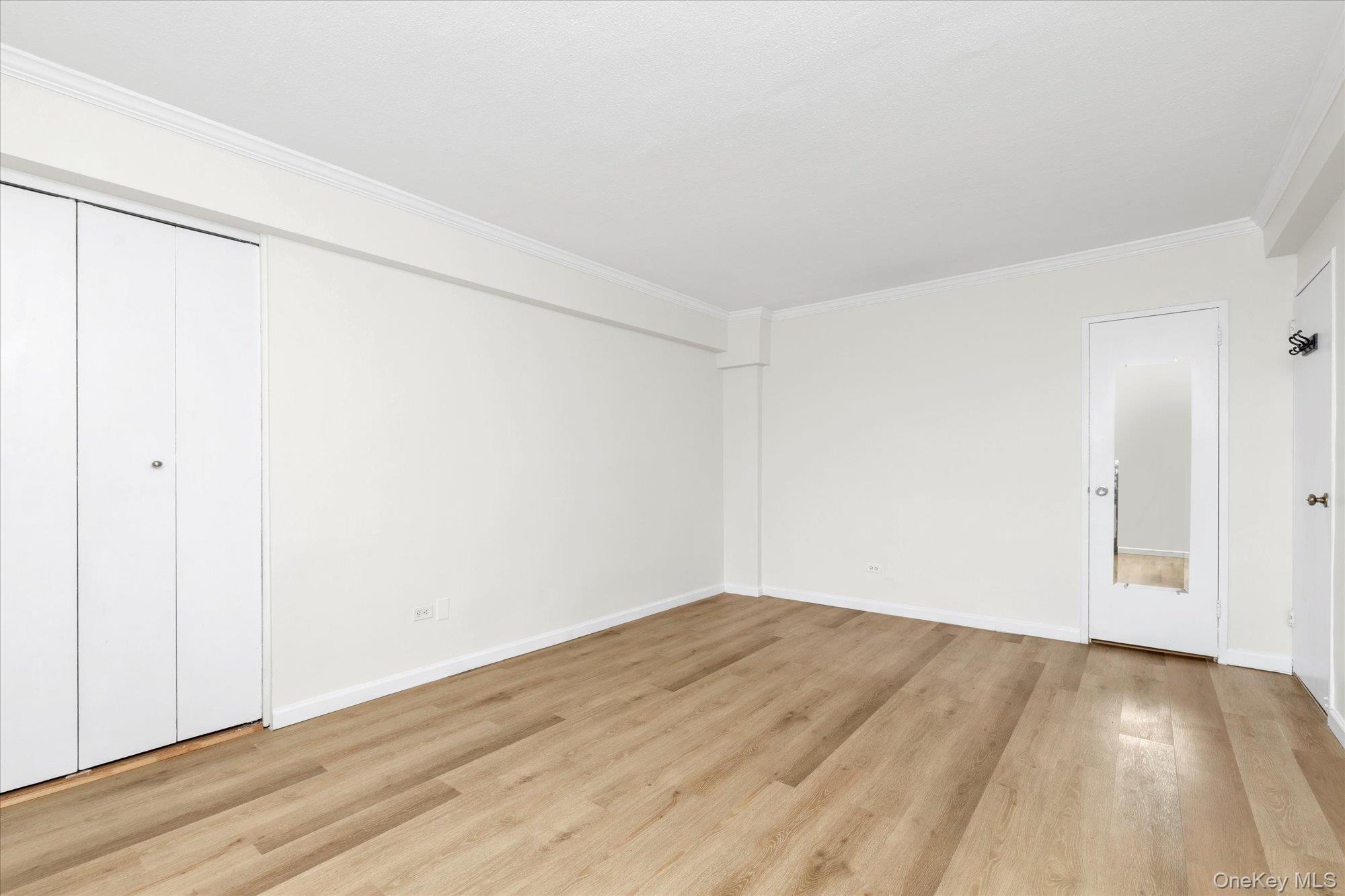 #13 photo, 107-40 Queens Boulevard, クイーンズ区 Forest Hills , NY 11375