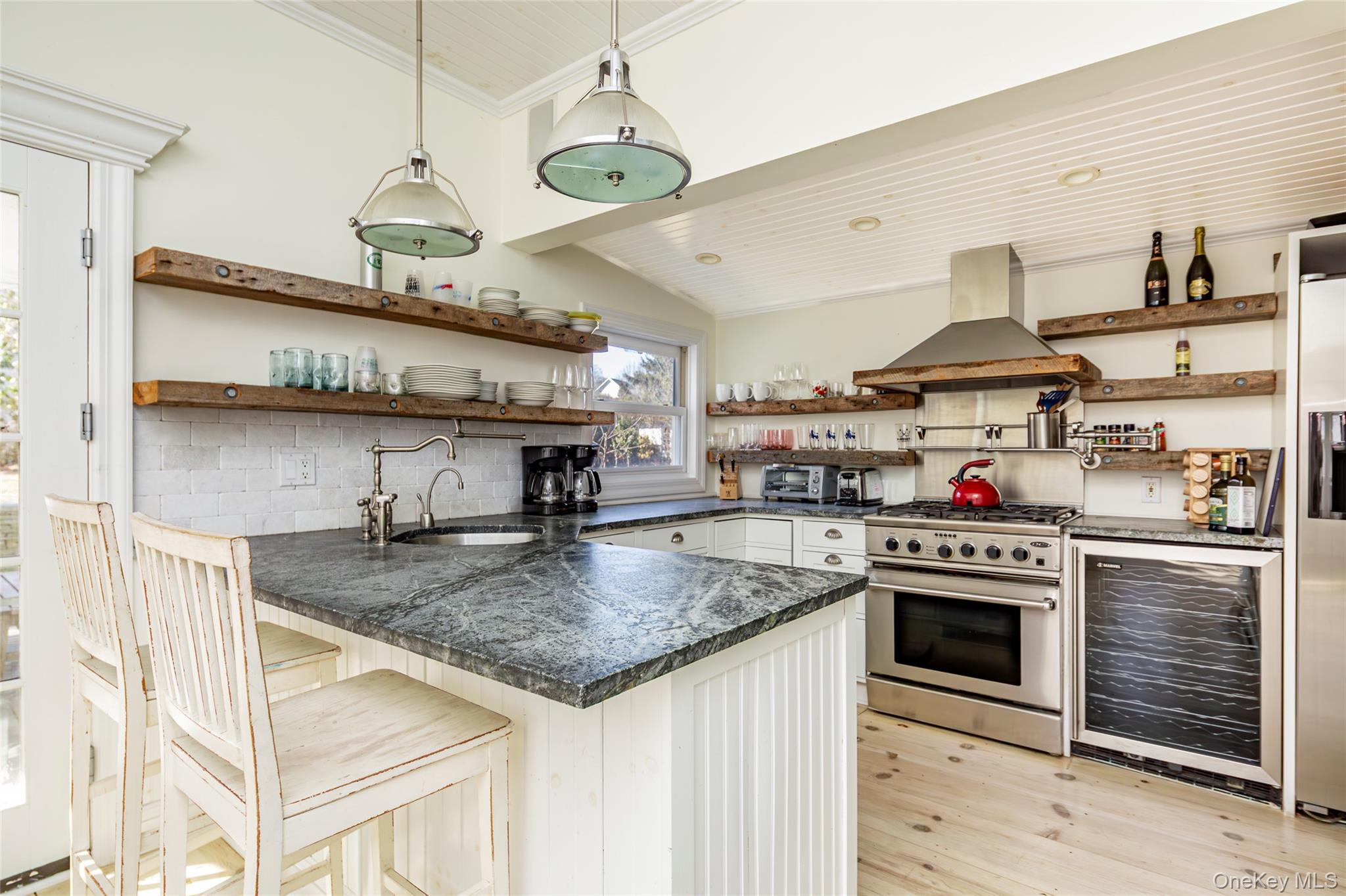 #11 photo, 31 Grand Ave and 20 Spring Garden Ave, 롱 아일랜드 Shelter Island Heights , NY 11965