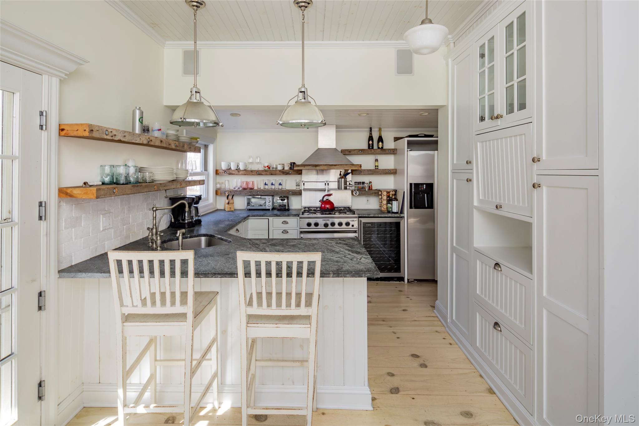 #9 photo, 31 Grand Ave and 20 Spring Garden Ave, 롱 아일랜드 Shelter Island Heights , NY 11965