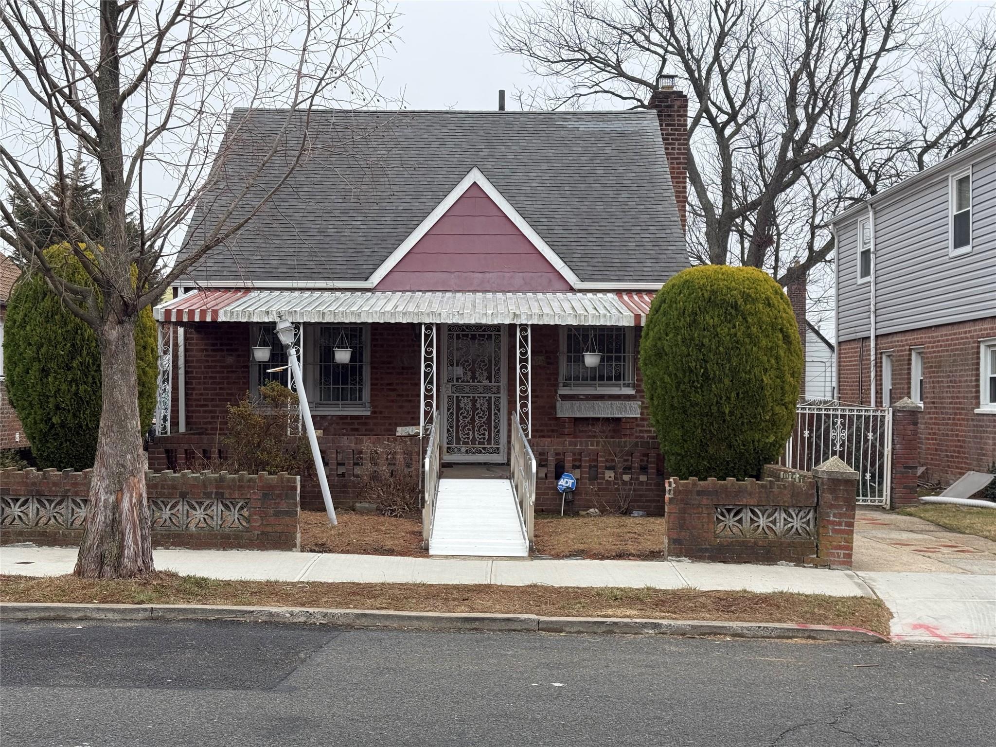 #2 photo, 120-47 228 Street, 皇后区 Cambria Heights , NY 11411