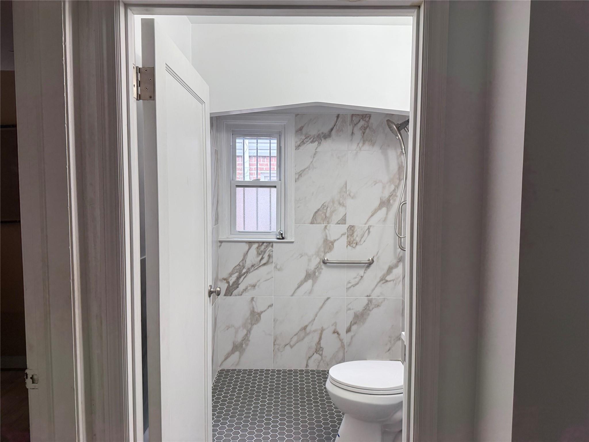 #4 photo, 120-47 228 Street, 皇后区 Cambria Heights , NY 11411