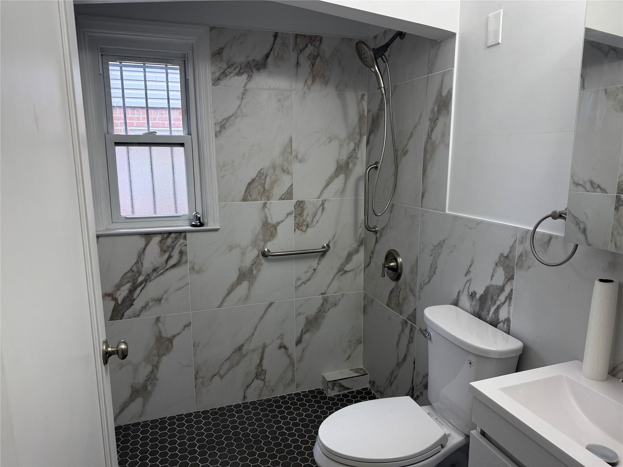 #5 photo, 120-47 228 Street, 皇后区 Cambria Heights , NY 11411