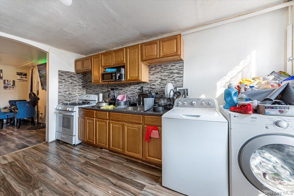 #17 photo, 22 Jones Place, Yonkers , NY 10703