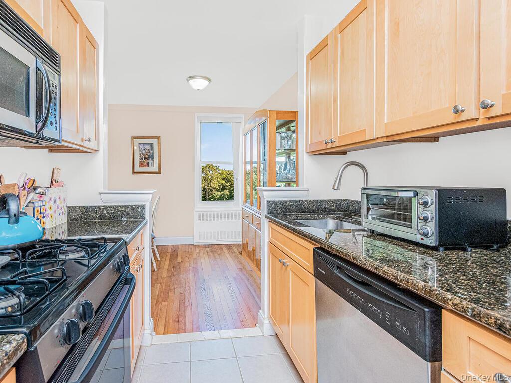 #3 photo, 120 De Haven Drive, Yonkers , NY 10703