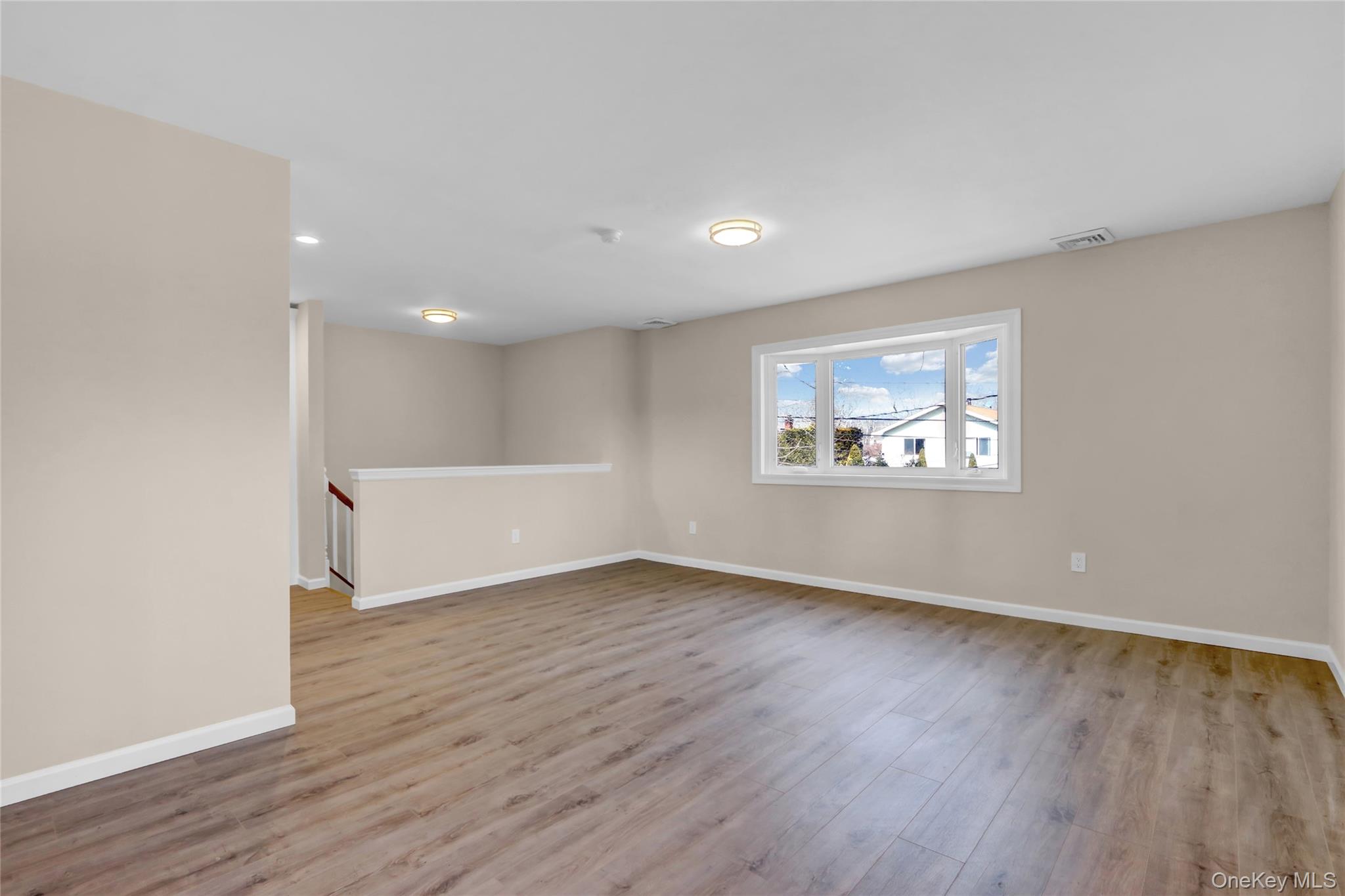 #10 photo, 150 Moriches Avenue, サフォーク郡 Mastic , NY 11950