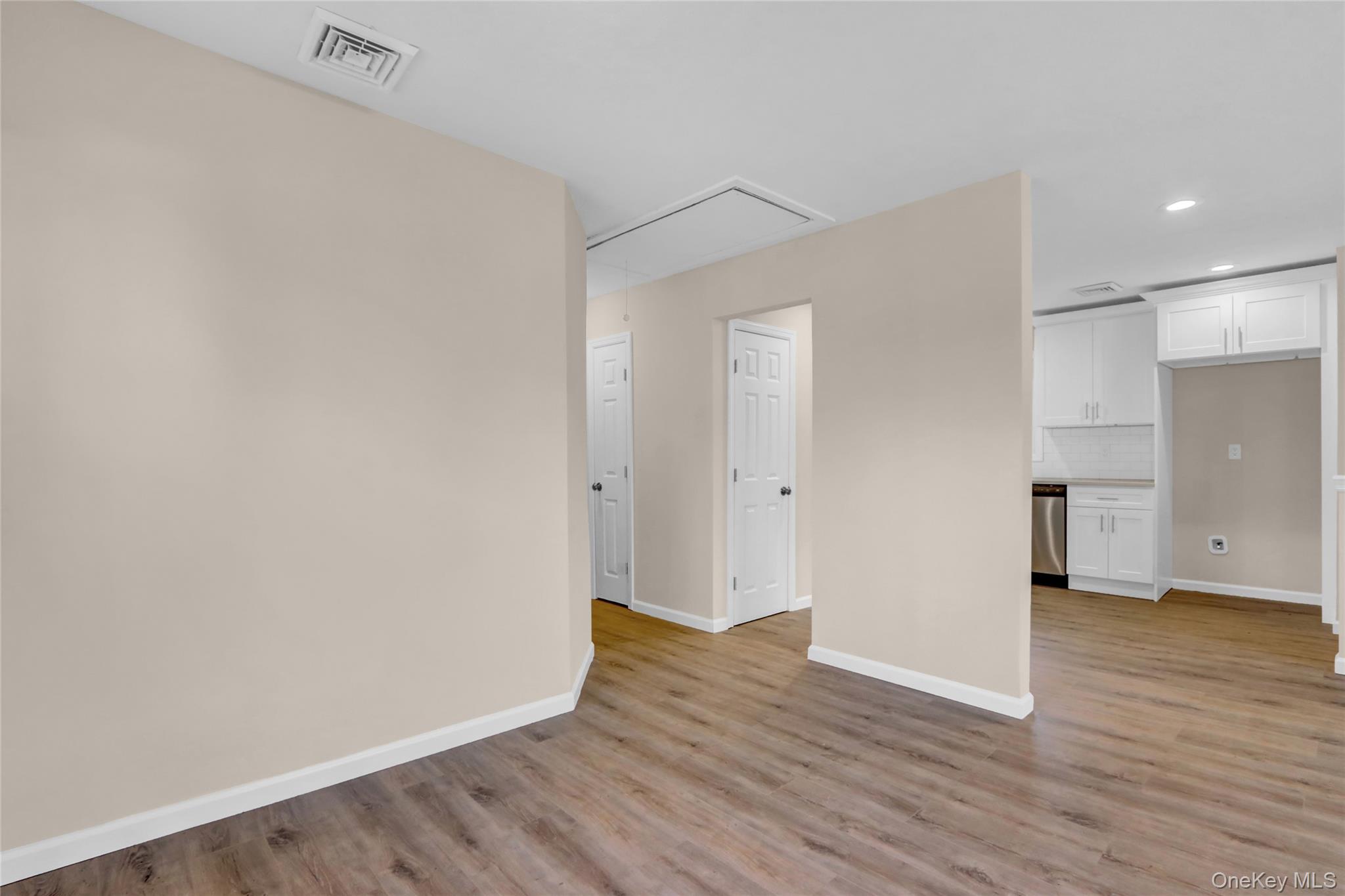 #11 photo, 150 Moriches Avenue, サフォーク郡 Mastic , NY 11950