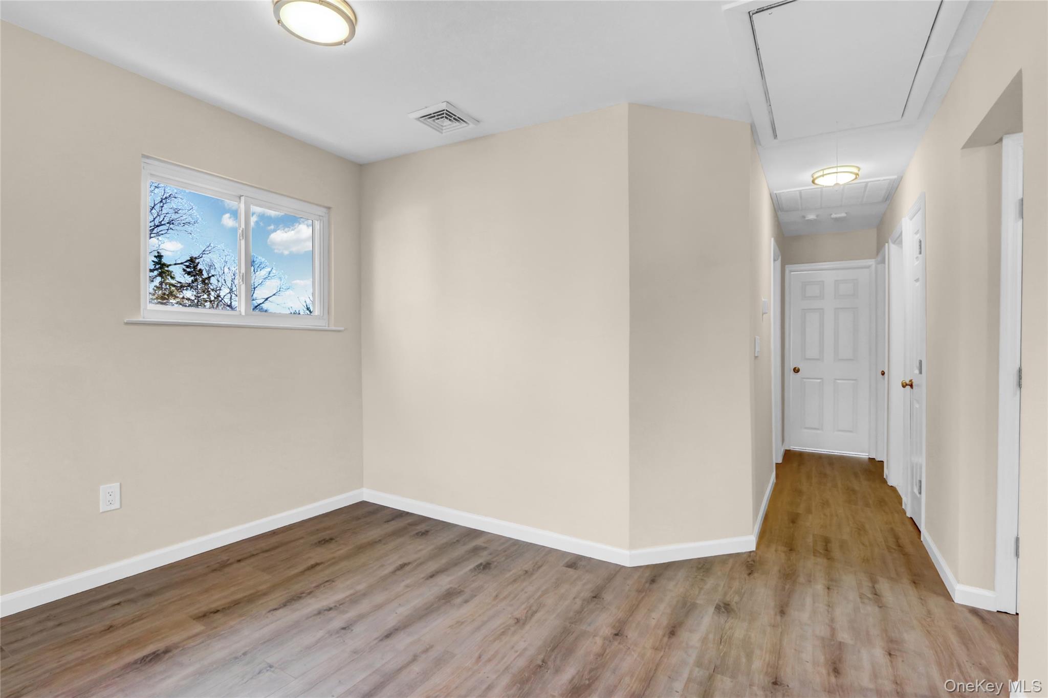 #12 photo, 150 Moriches Avenue, サフォーク郡 Mastic , NY 11950