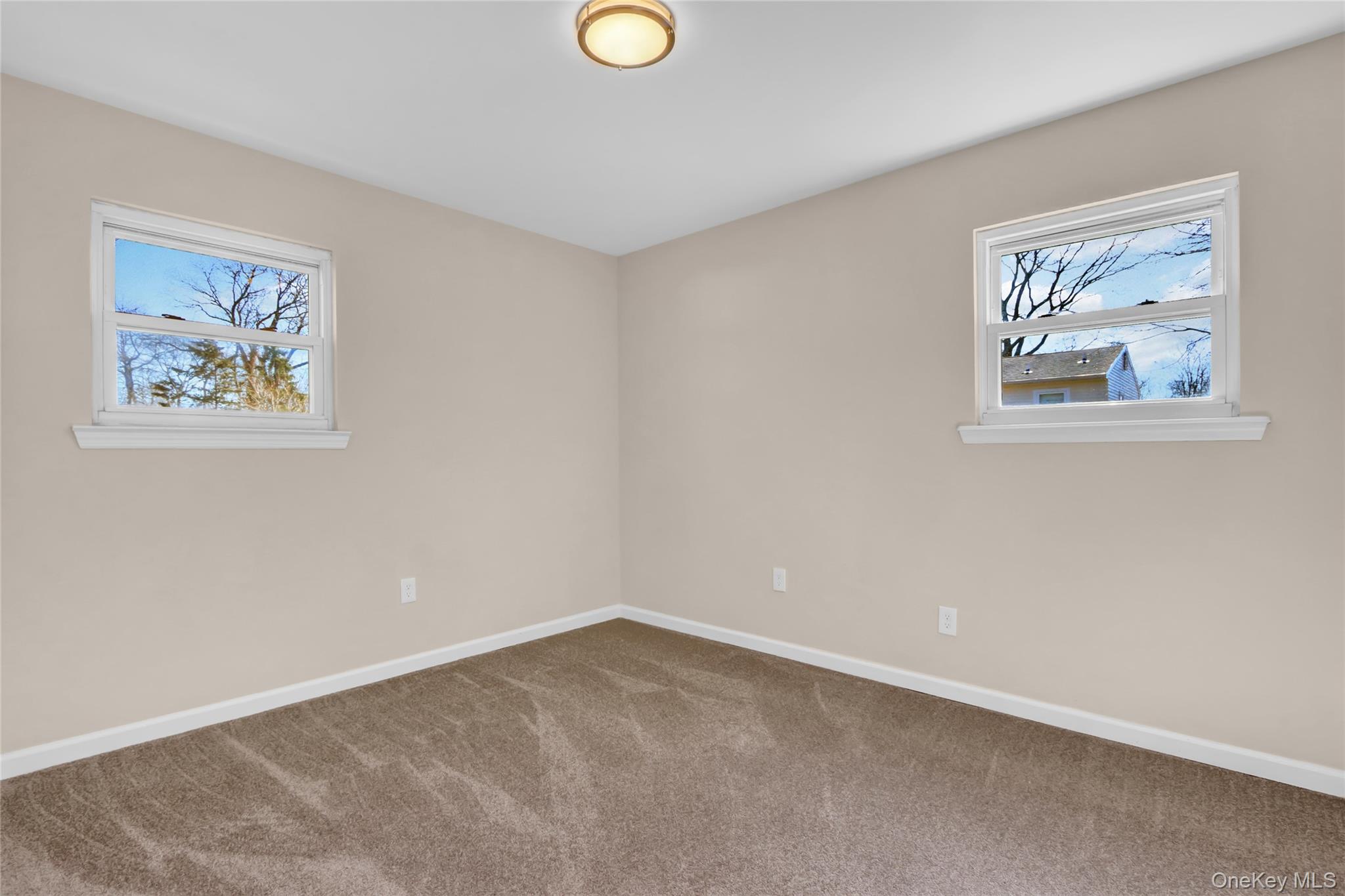 #14 photo, 150 Moriches Avenue, サフォーク郡 Mastic , NY 11950