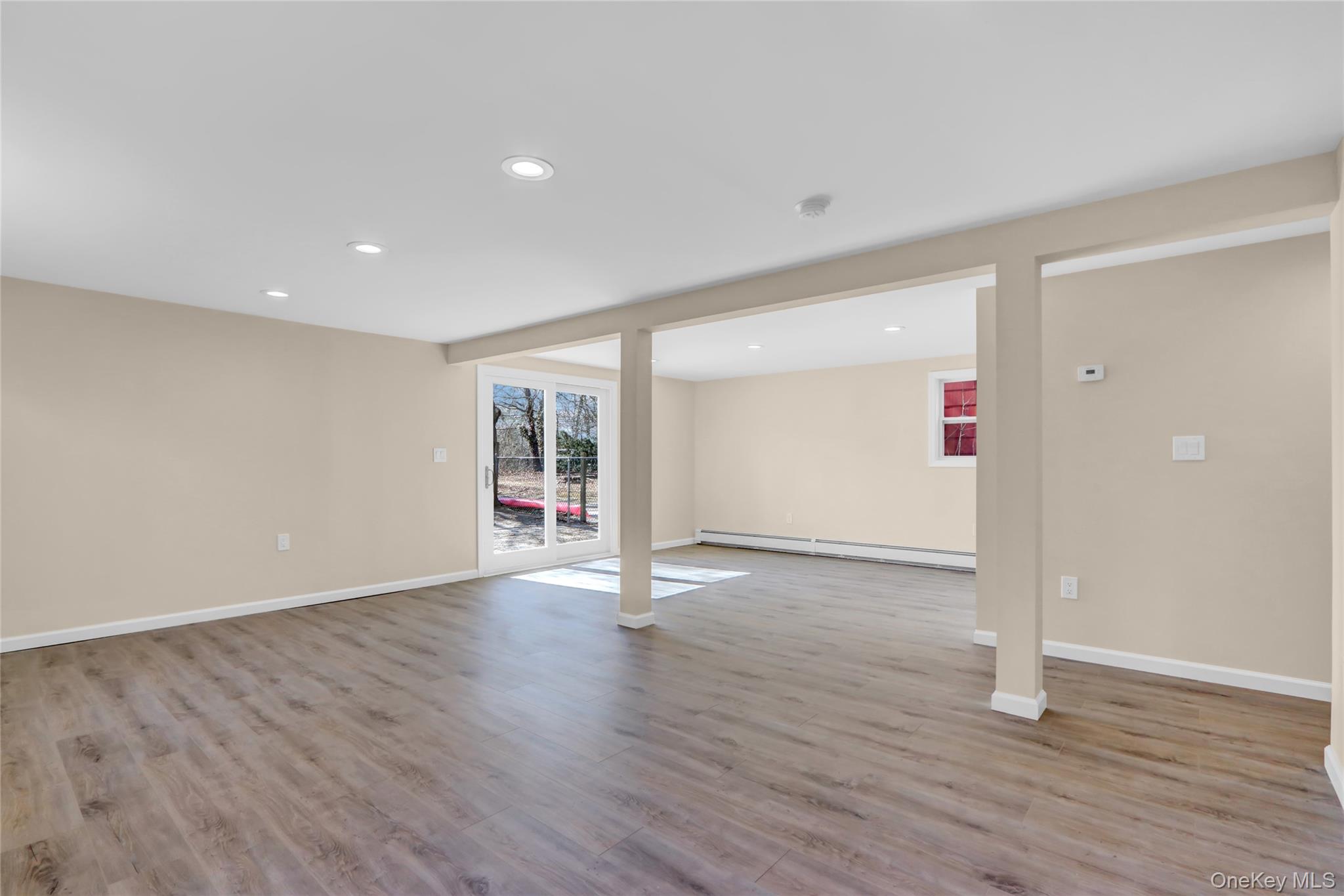 #20 photo, 150 Moriches Avenue, サフォーク郡 Mastic , NY 11950