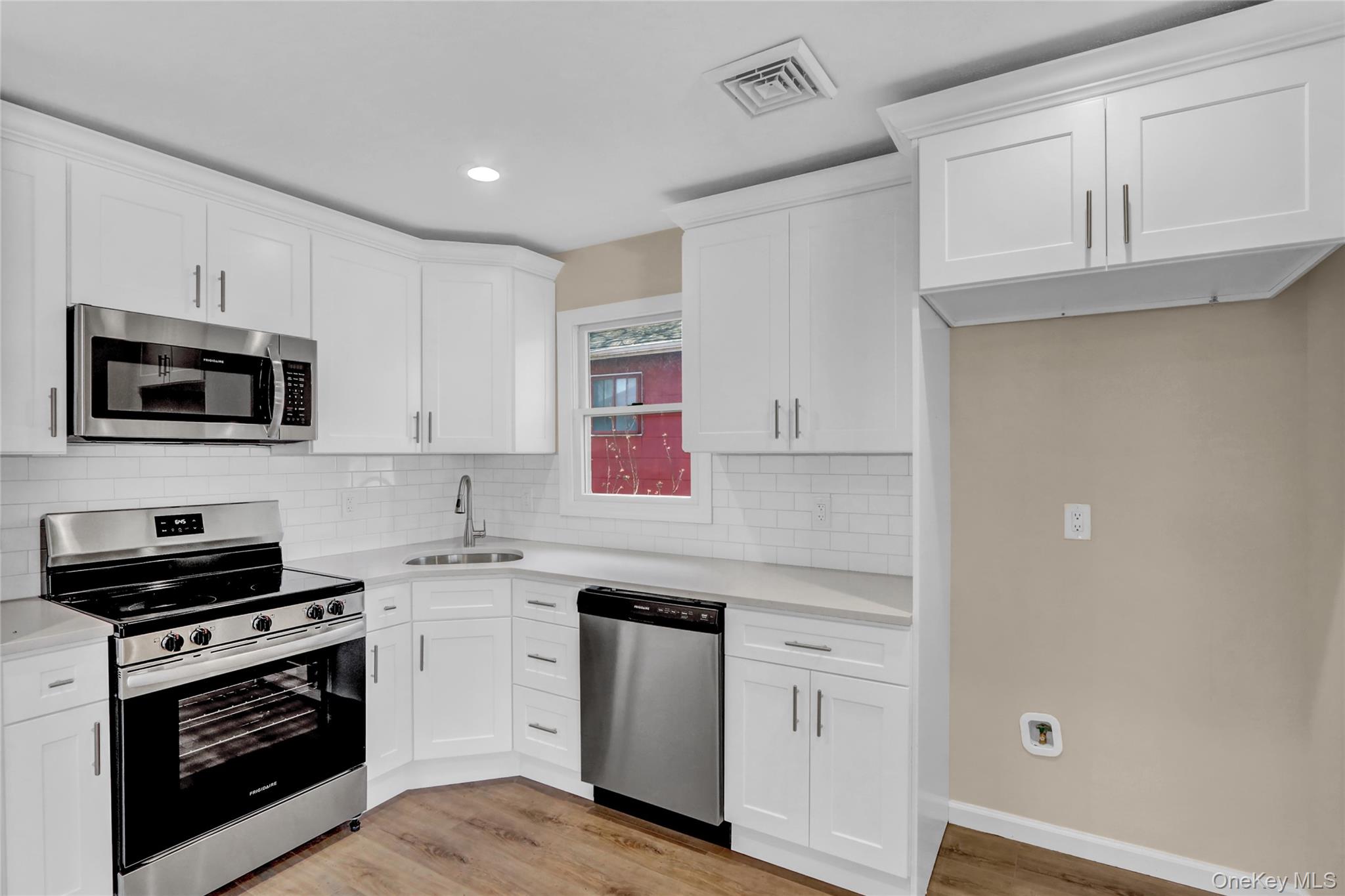 #6 photo, 150 Moriches Avenue, サフォーク郡 Mastic , NY 11950