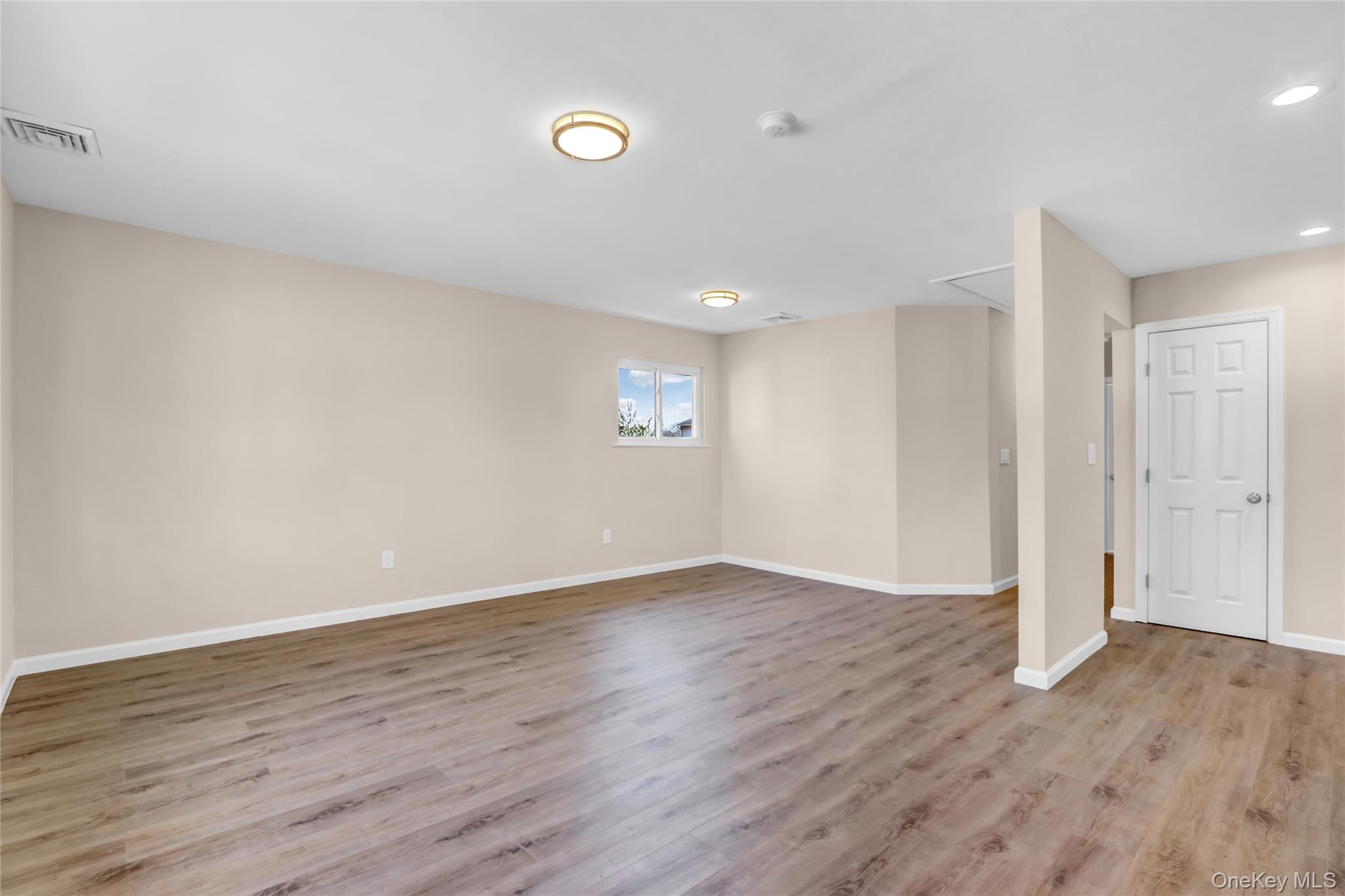 #8 photo, 150 Moriches Avenue, サフォーク郡 Mastic , NY 11950