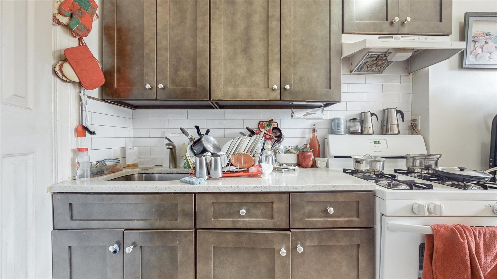 #15 photo, 479 Irving Avenue, Brooklyn , NY 11237