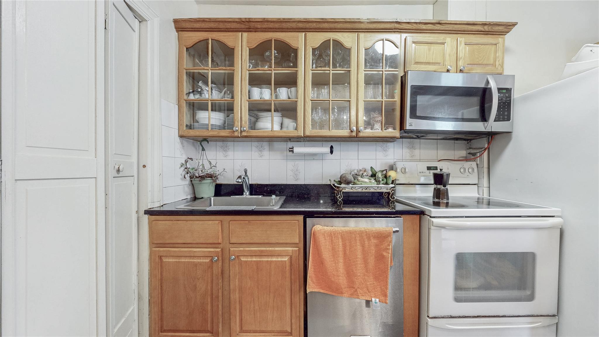 #5 photo, 479 Irving Avenue, Brooklyn , NY 11237