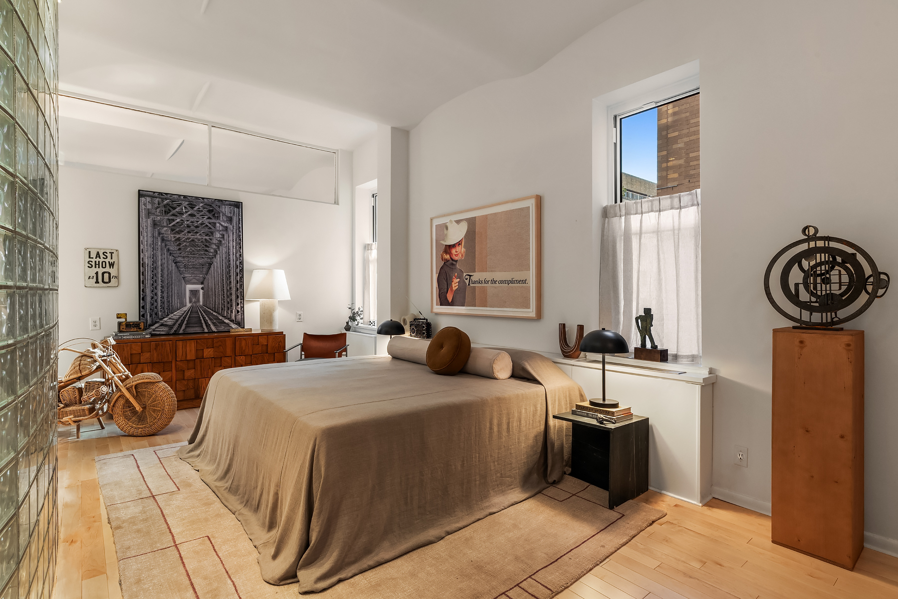 #17 photo, 4 W 16th Street, Flatiron , NY 10011