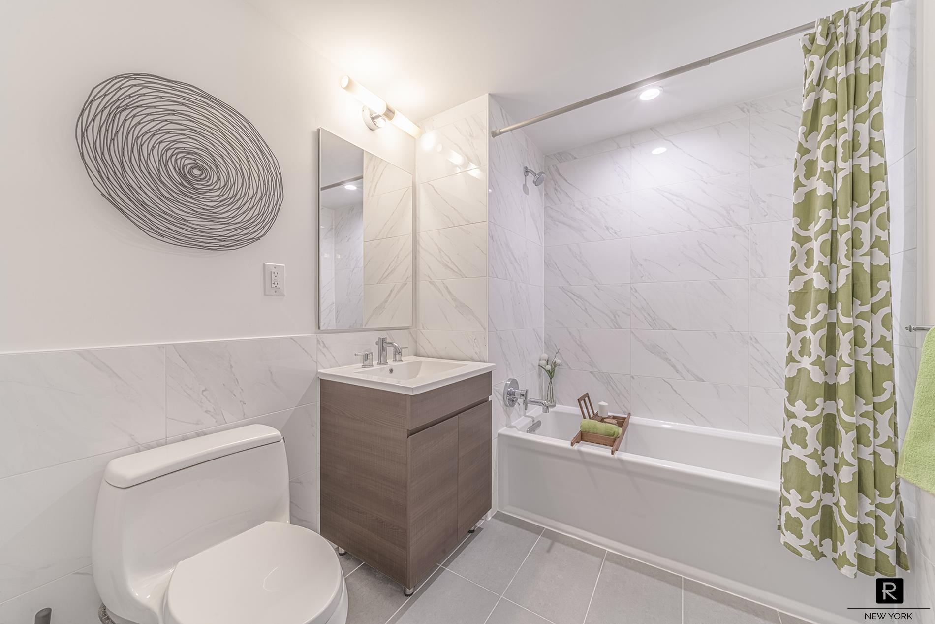 #5 photo, 2351 Adam Clayton Powell Jr Boulevard, マンハッタン West Harlem , NY 10030