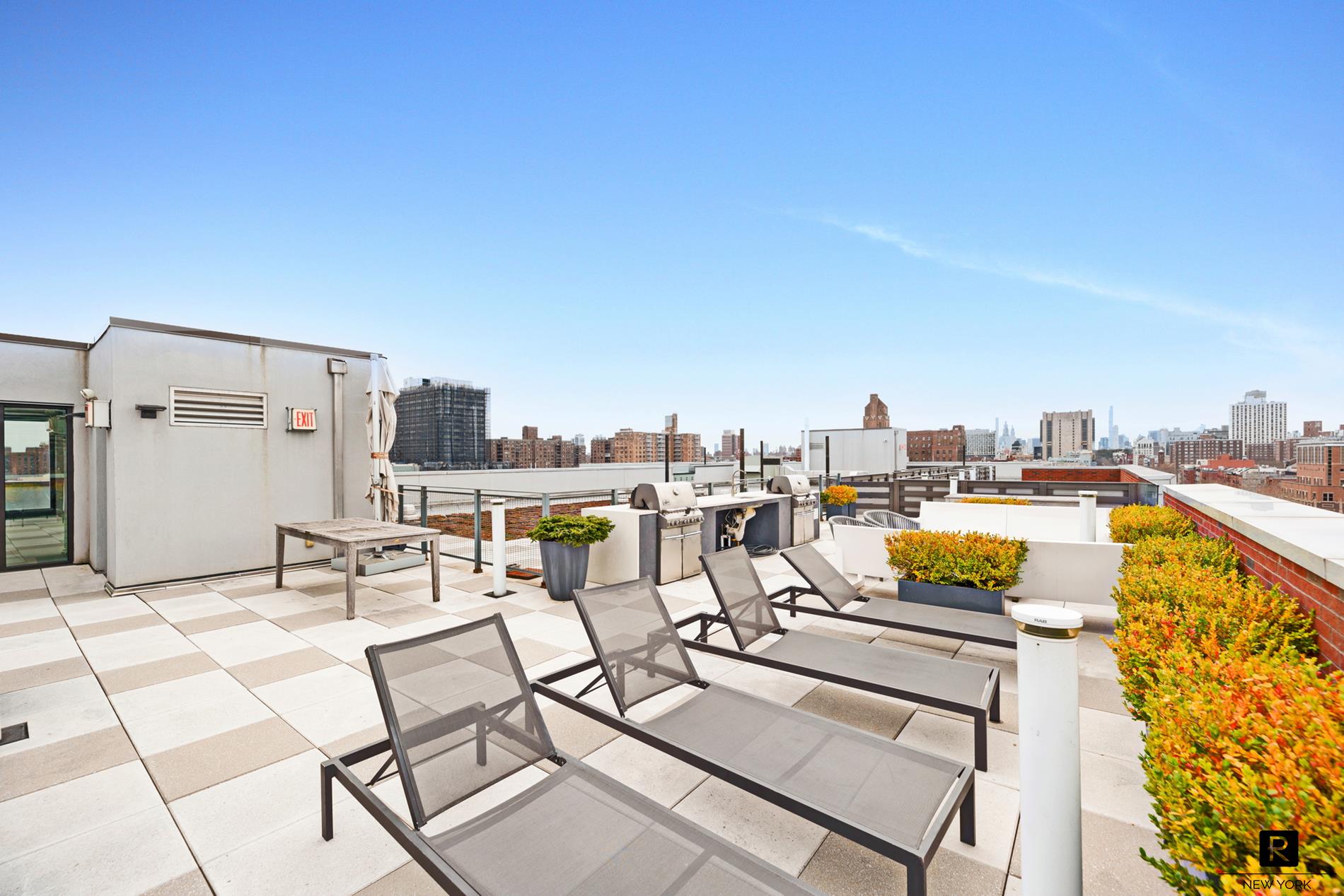 #6 photo, 2351 Adam Clayton Powell Jr Boulevard, マンハッタン West Harlem , NY 10030