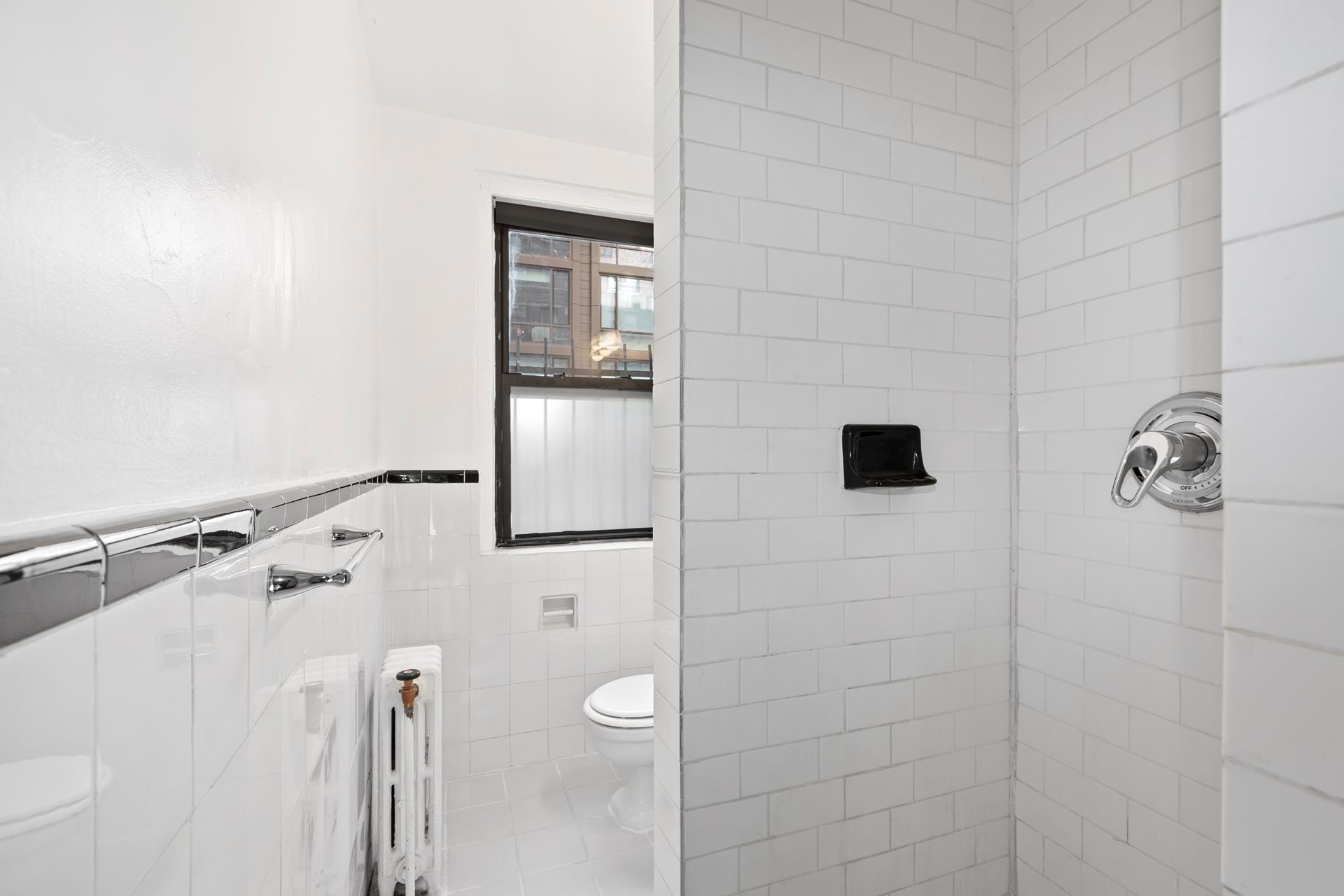 #4 photo, 237 E 20TH Street, Gramercy Park , NY 10003