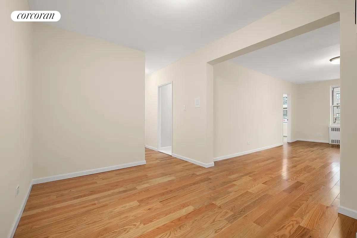 #12 photo, 104-20 68TH Drive, クイーンズ区 Forest Hills , NY 11375