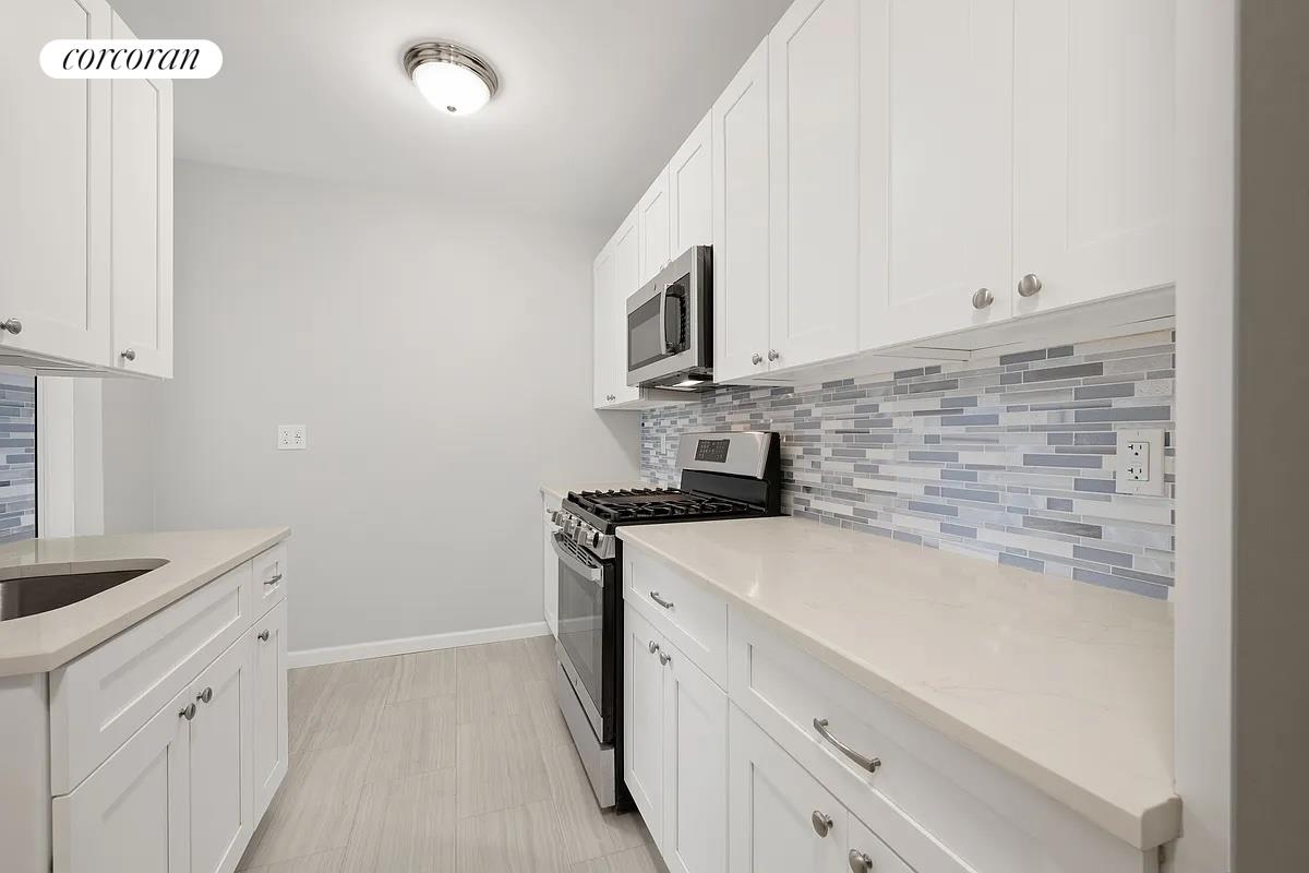 #6 photo, 104-20 68TH Drive, クイーンズ区 Forest Hills , NY 11375