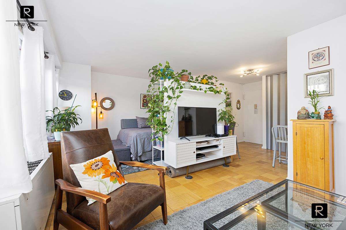 #3 photo, 363 E 76th Street, Upper East Side , NY 10021