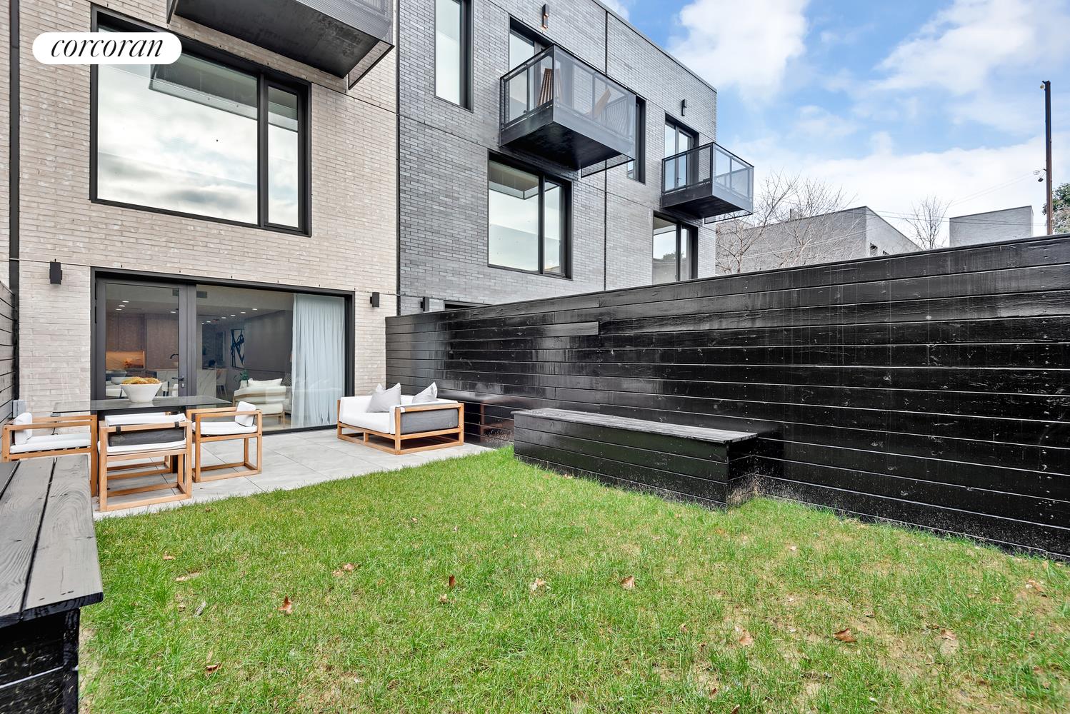 #8 photo, 24 HUNTINGTON Street, ブルックリン区 Red Hook , NY 11231