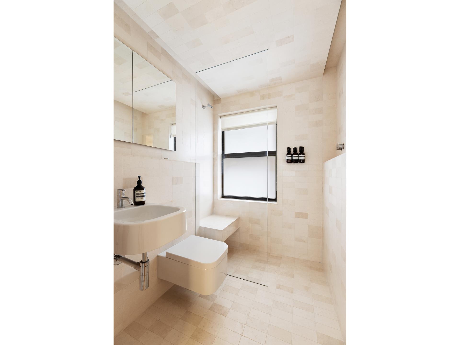 #8 photo, 235 E 49TH Street, マンハッタン Turtle Bay , NY 10017