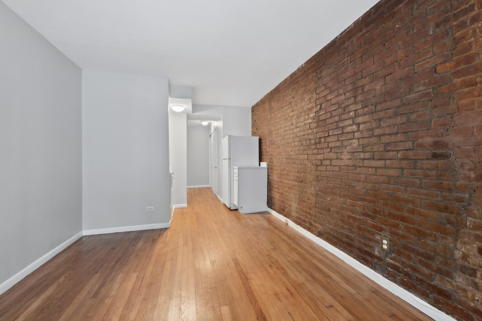 #5 photo, 482 E 74TH Street, マンハッタン Lenox Hill , NY 10021