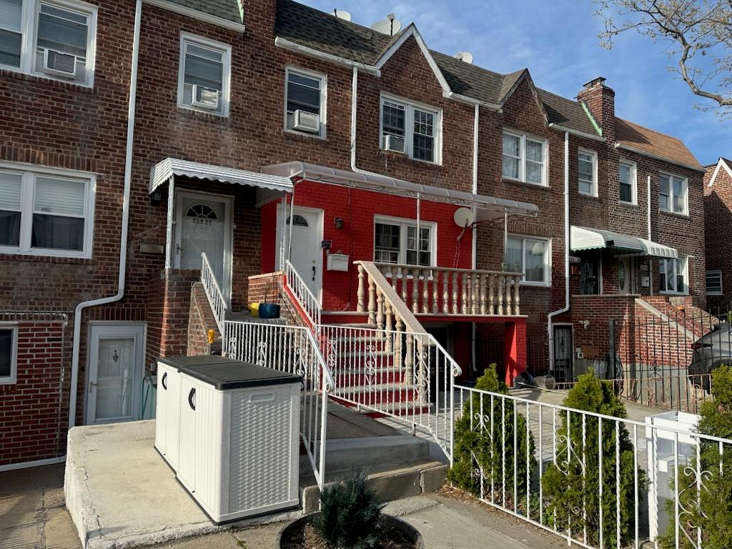 #2 photo, 225-23 Murdock Avenue, クイーンズ区 Queens Village , NY 11429