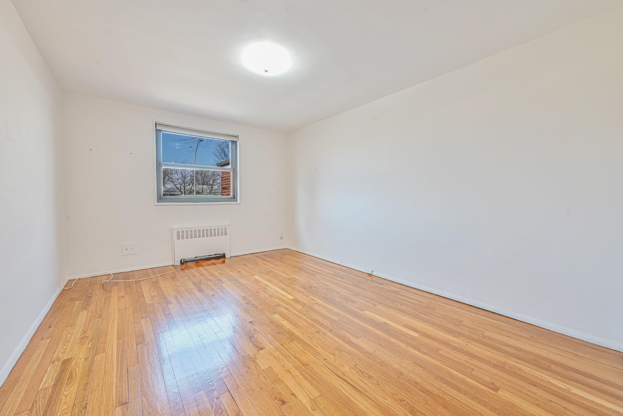 #12 photo, 199-01 19th Avenue, Whitestone , NY 11357