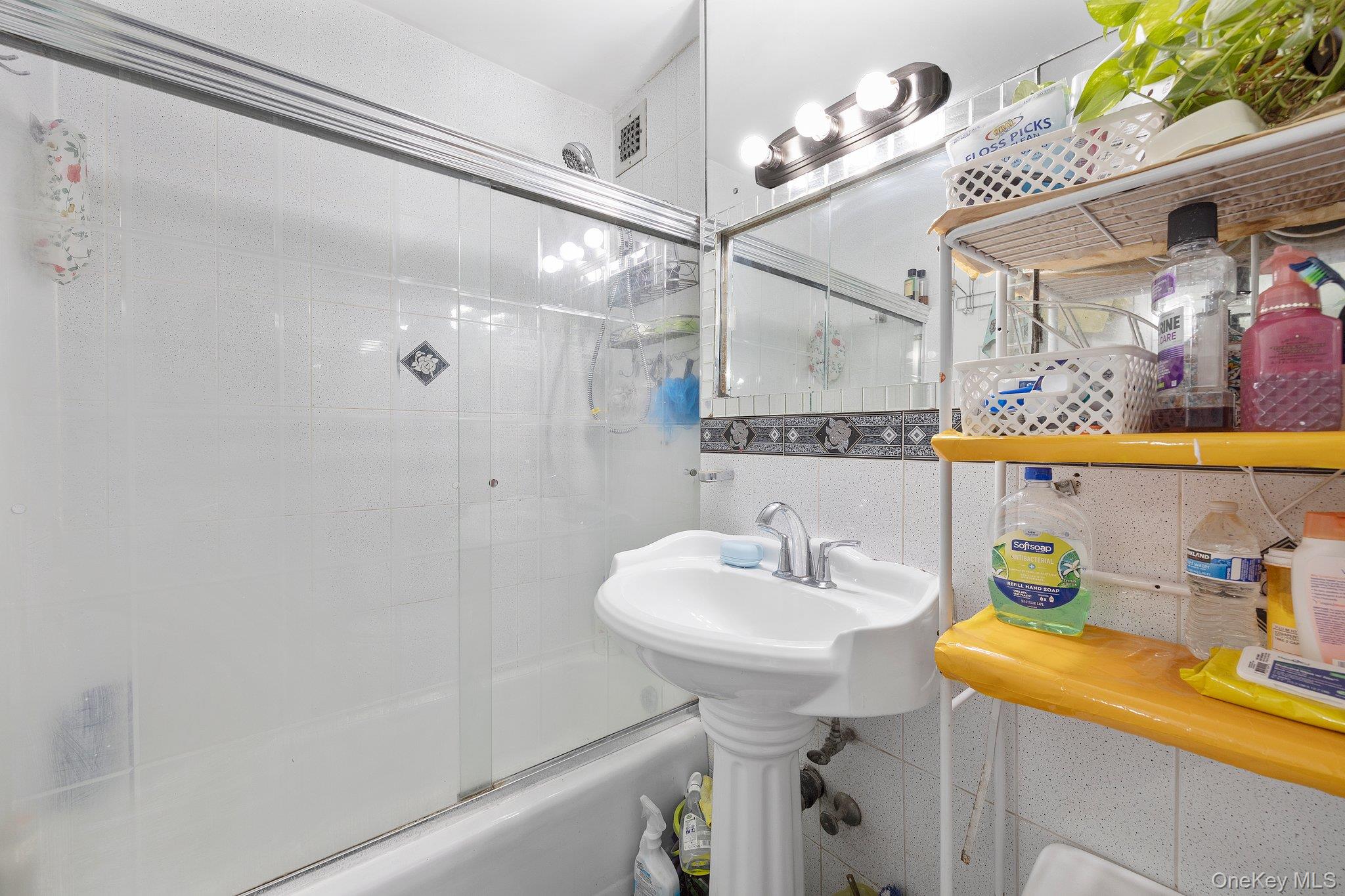 #7 photo, 61-20 Grand Central Parkway, クイーンズ区 Forest Hills , NY 11375