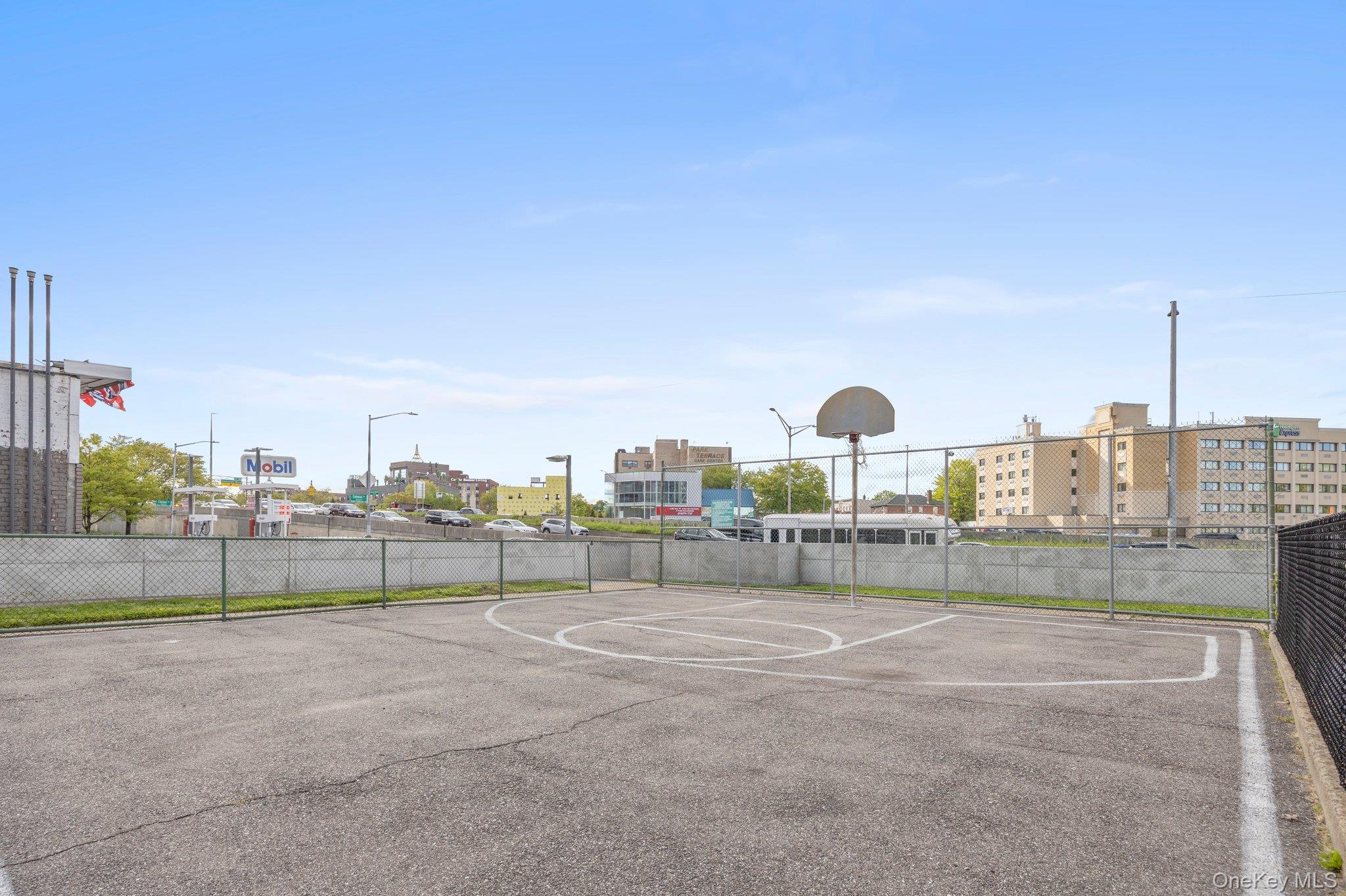 #9 photo, 61-20 Grand Central Parkway, クイーンズ区 Forest Hills , NY 11375