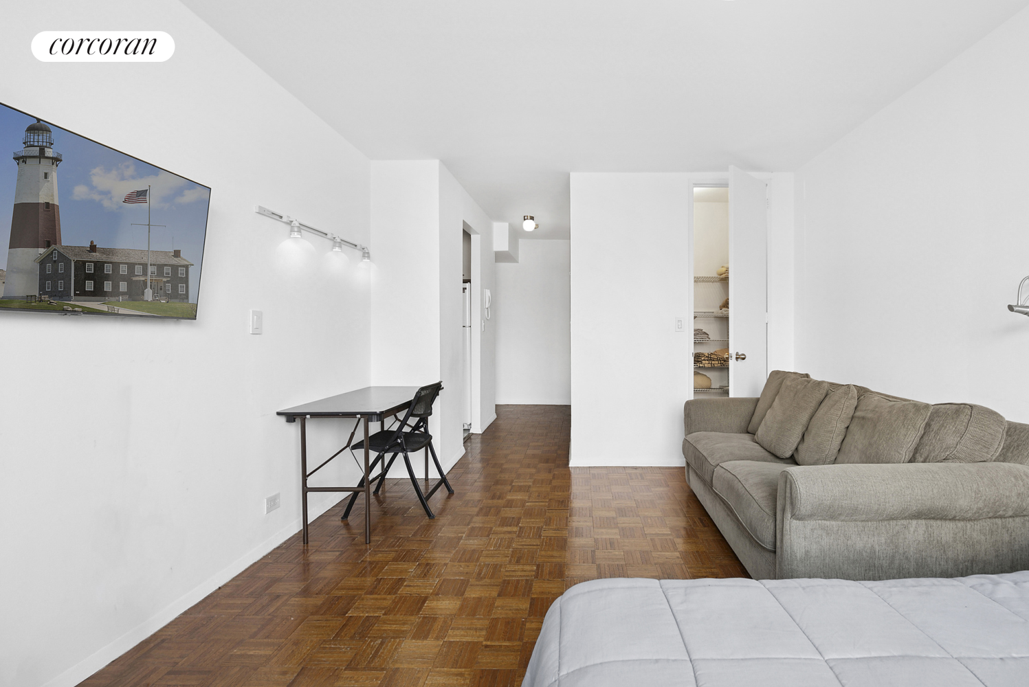 #3 photo, 393 W 49TH Street, マンハッタン Hells Kitchen , NY 10019