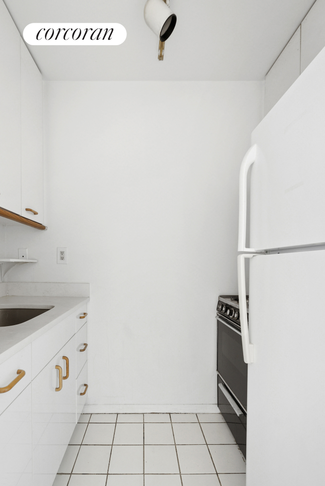 #5 photo, 393 W 49TH Street, マンハッタン Hells Kitchen , NY 10019