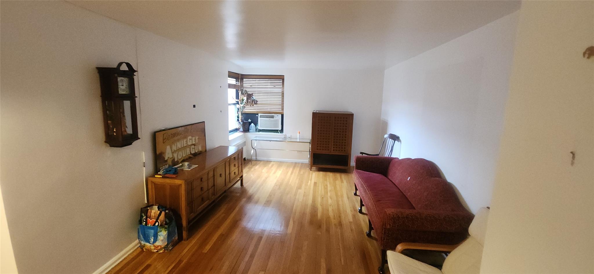 #10 photo, 90-11 Northern Boulevard, كوينز Jackson Heights , NY 11372