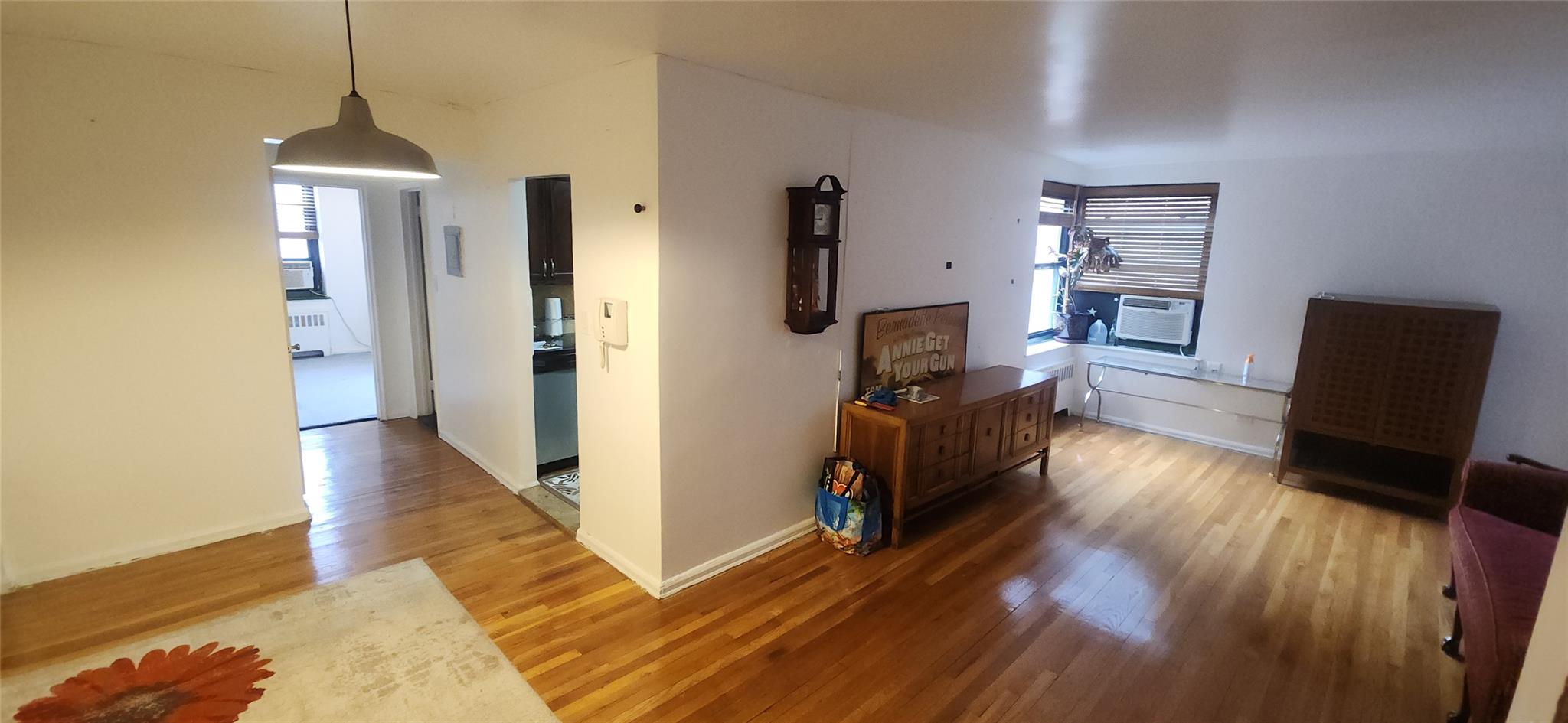 #5 photo, 90-11 Northern Boulevard, كوينز Jackson Heights , NY 11372