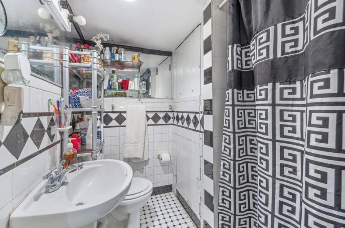 #18 photo, 11812 Francis Lewis Boulevard, Cambria Heights , NY 11411