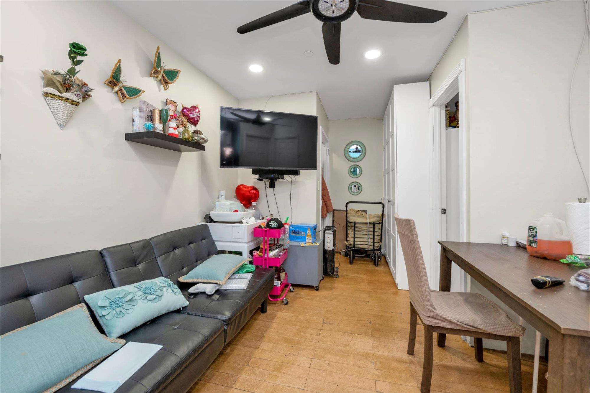 #10 photo, 100-18 40TH Road, クイーンズ区 Corona , NY 11368