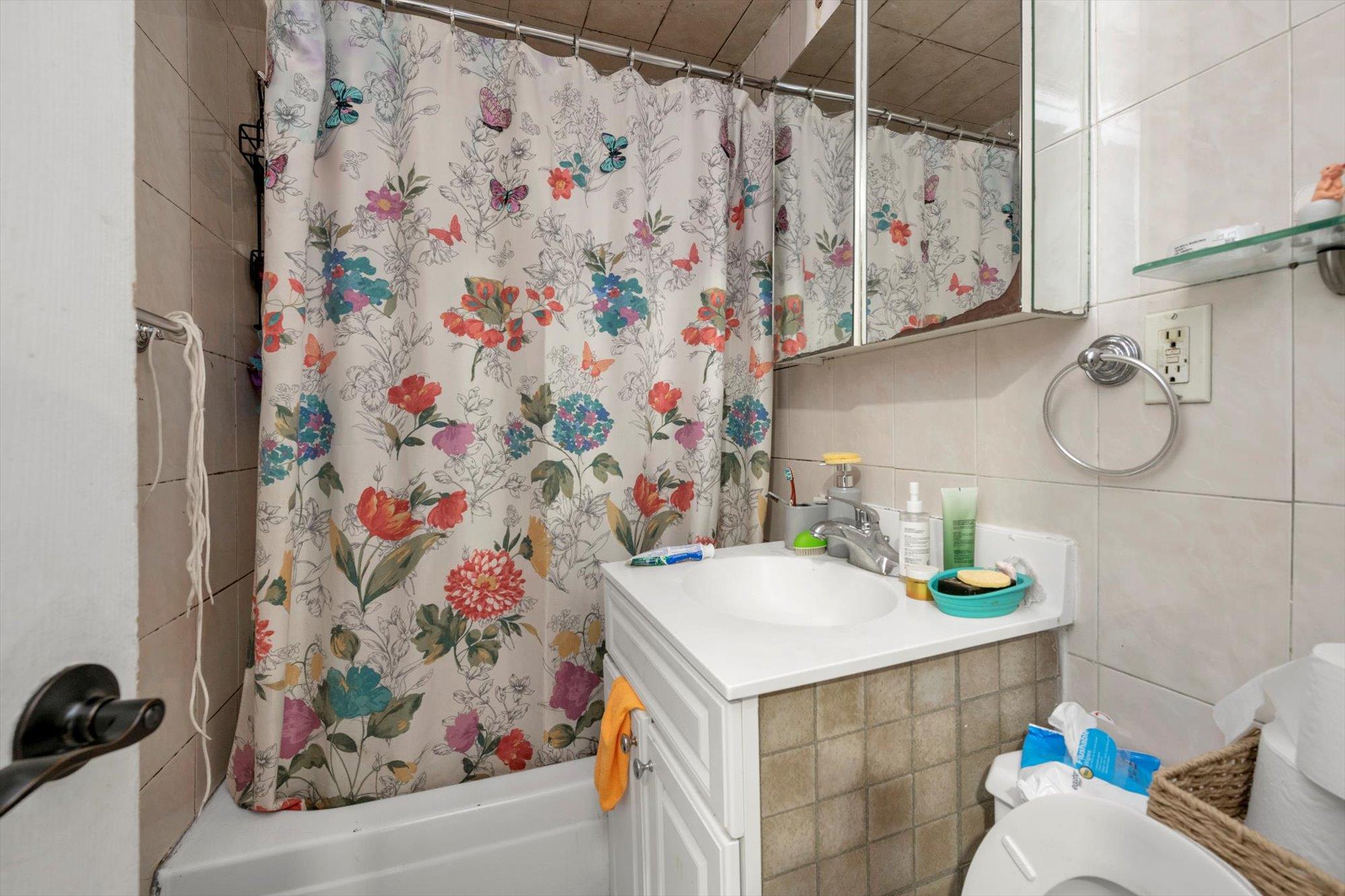 #15 photo, 100-18 40TH Road, クイーンズ区 Corona , NY 11368