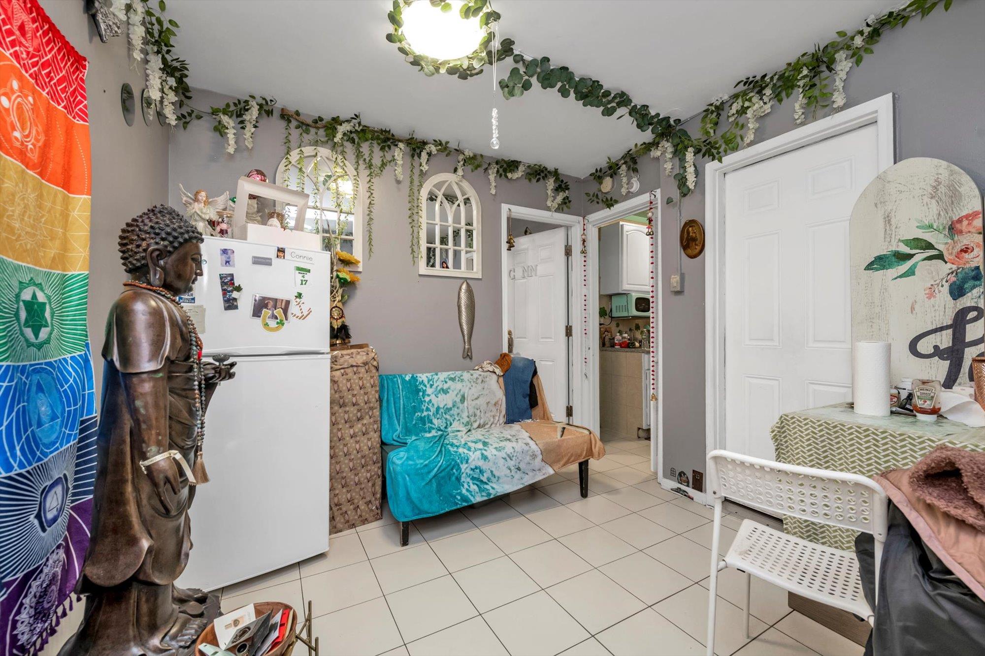 #4 photo, 100-18 40TH Road, クイーンズ区 Corona , NY 11368