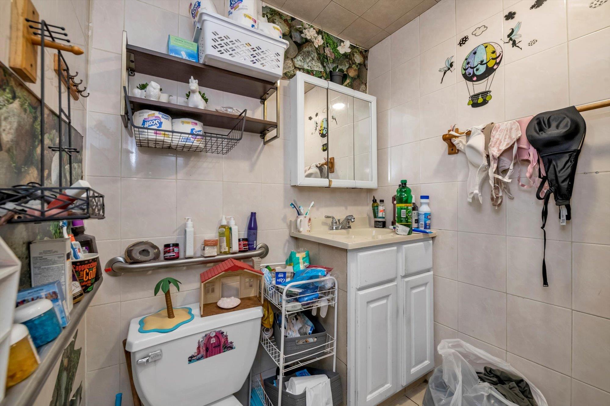 #8 photo, 100-18 40TH Road, クイーンズ区 Corona , NY 11368