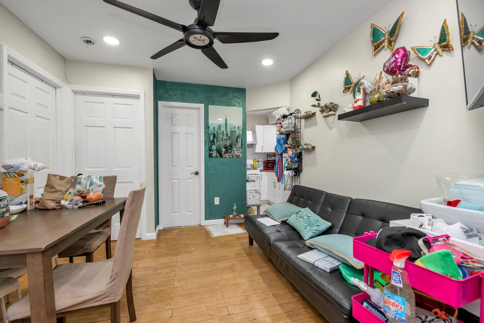 #9 photo, 100-18 40TH Road, クイーンズ区 Corona , NY 11368