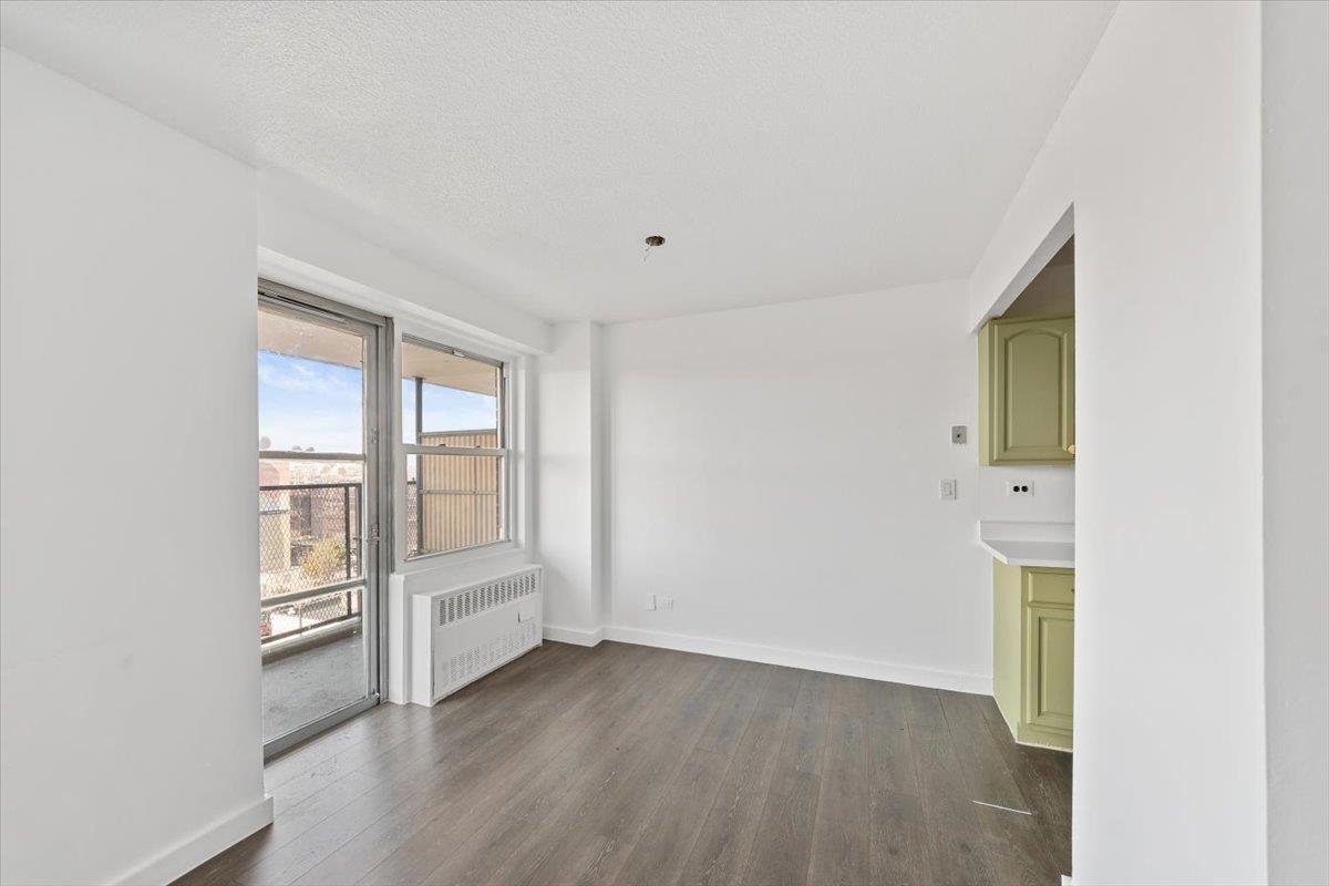 #11 photo, 2550 Olinville Avenue, ブロンクス区 Bronx , NY 10467