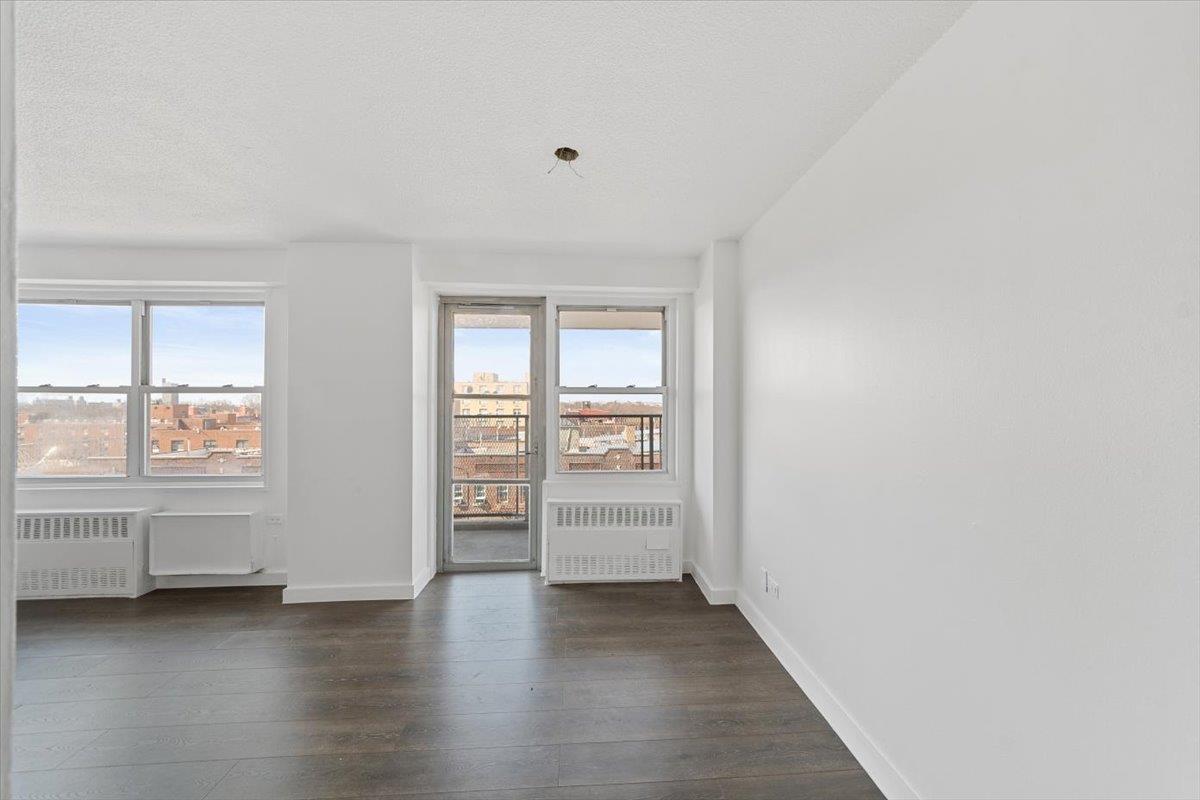 #12 photo, 2550 Olinville Avenue, ブロンクス区 Bronx , NY 10467