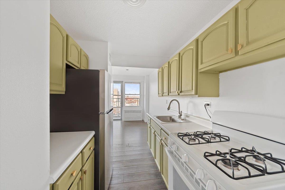 #5 photo, 2550 Olinville Avenue, ブロンクス区 Bronx , NY 10467