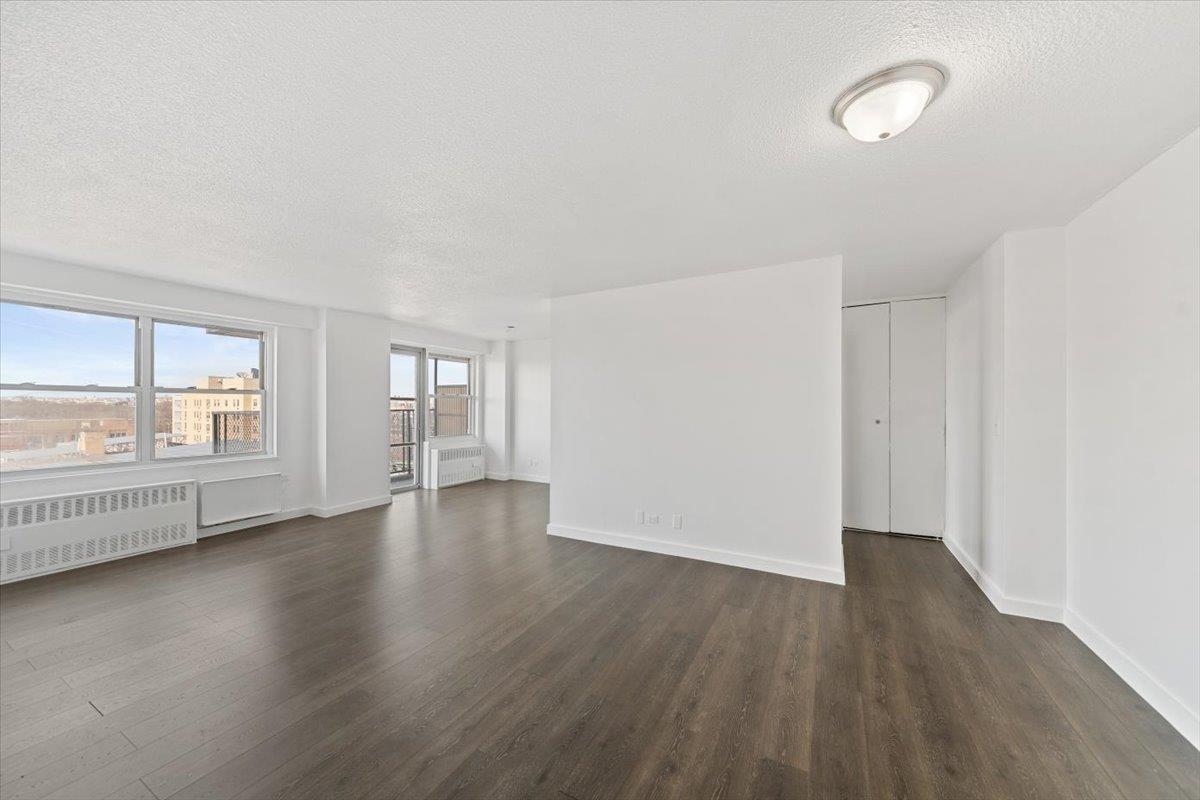 #8 photo, 2550 Olinville Avenue, ブロンクス区 Bronx , NY 10467