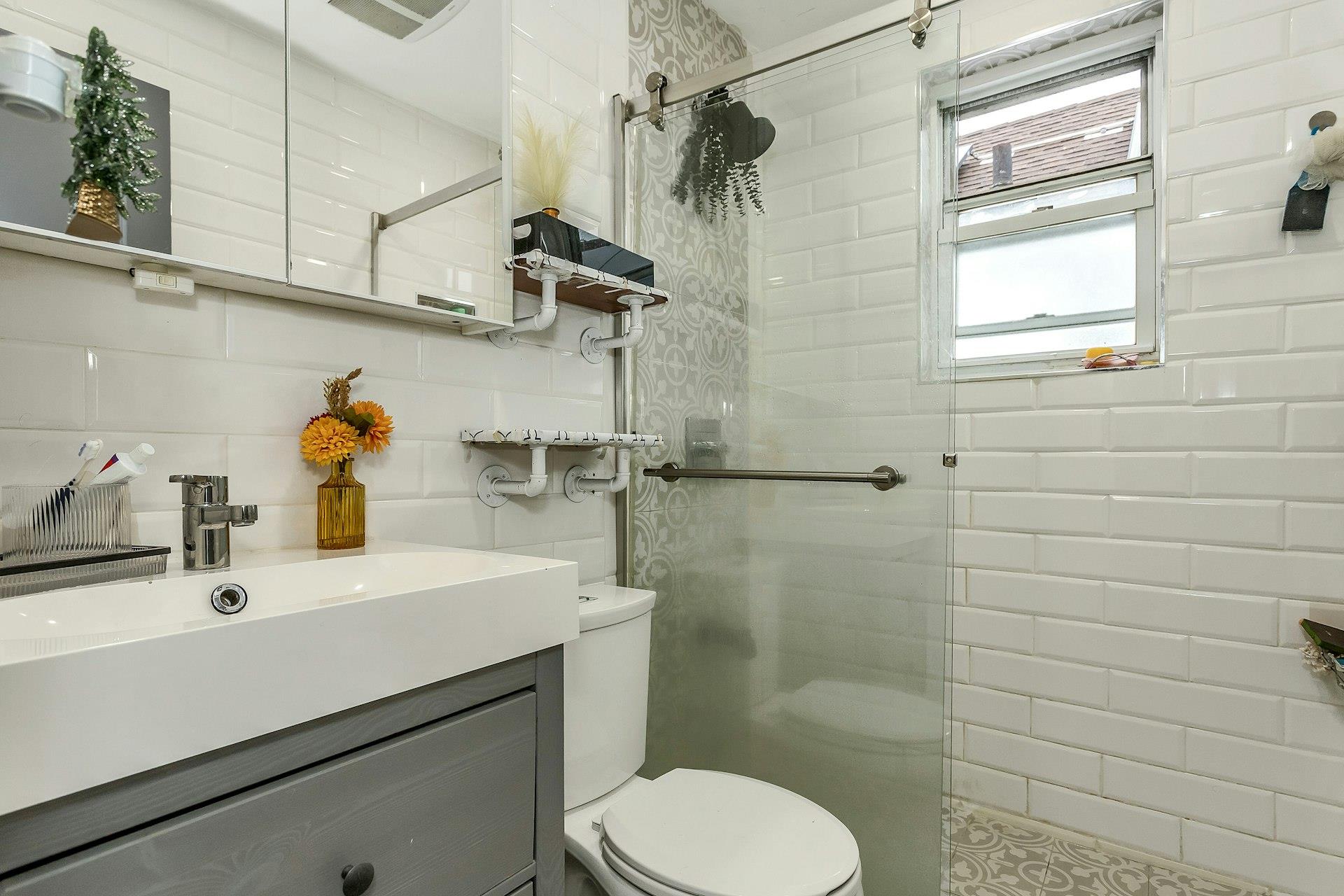 #12 photo, 111-32 147th Street, Jamaica , NY 11435