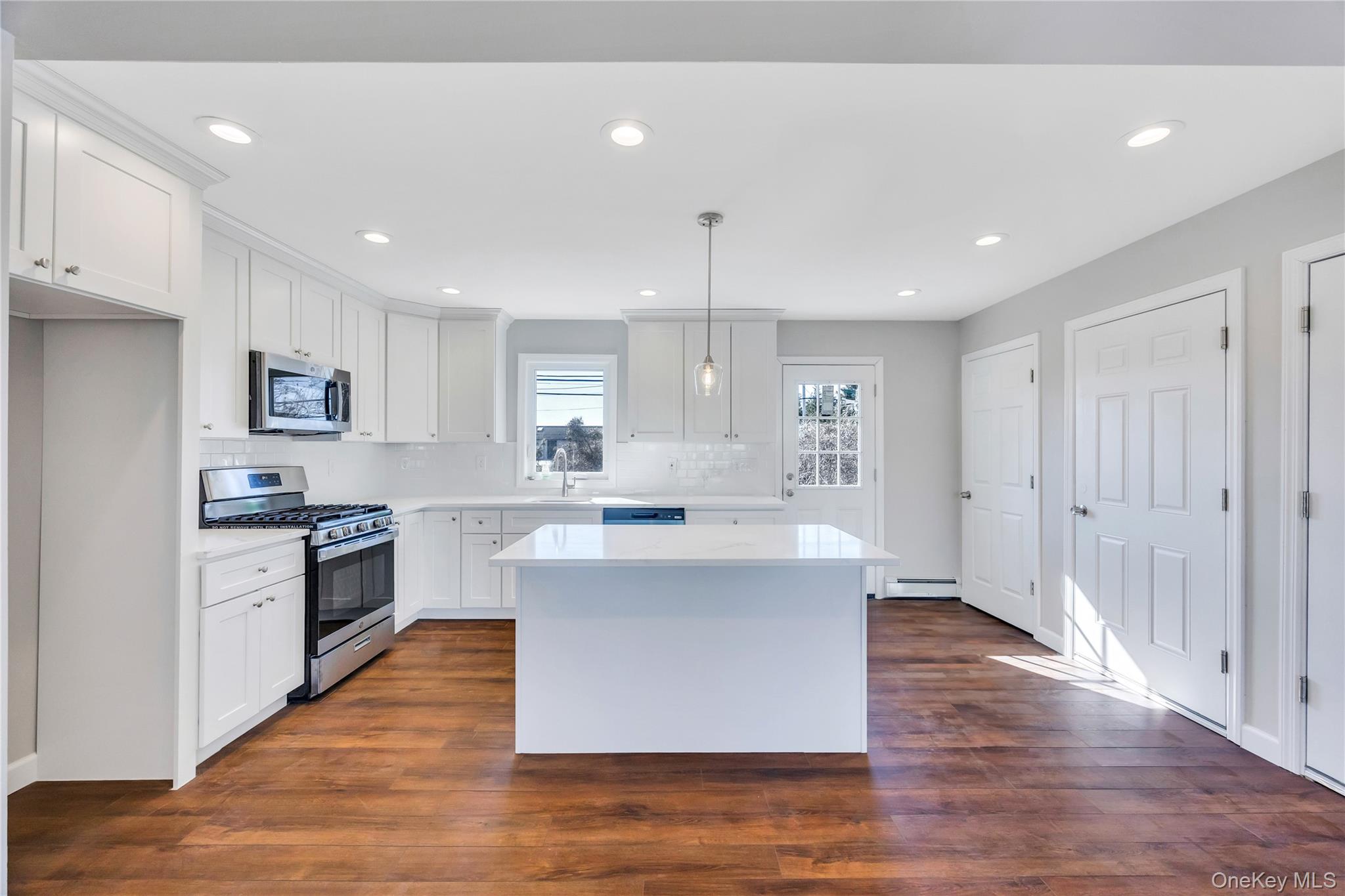 #10 photo, 7 Howard Avenue, ナッソー郡 Freeport , NY 11520