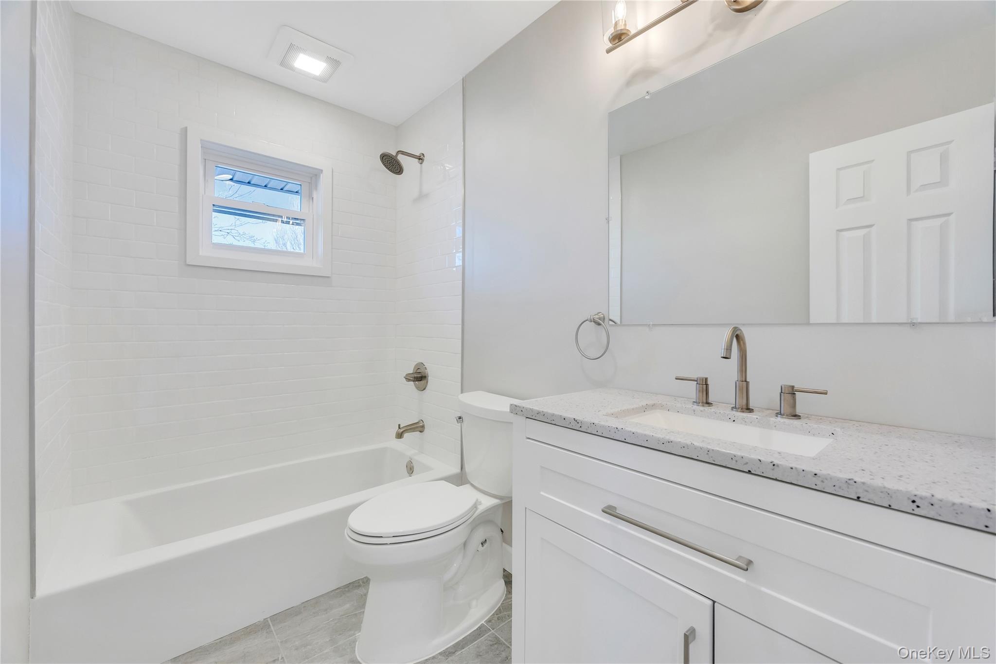 #14 photo, 7 Howard Avenue, ナッソー郡 Freeport , NY 11520