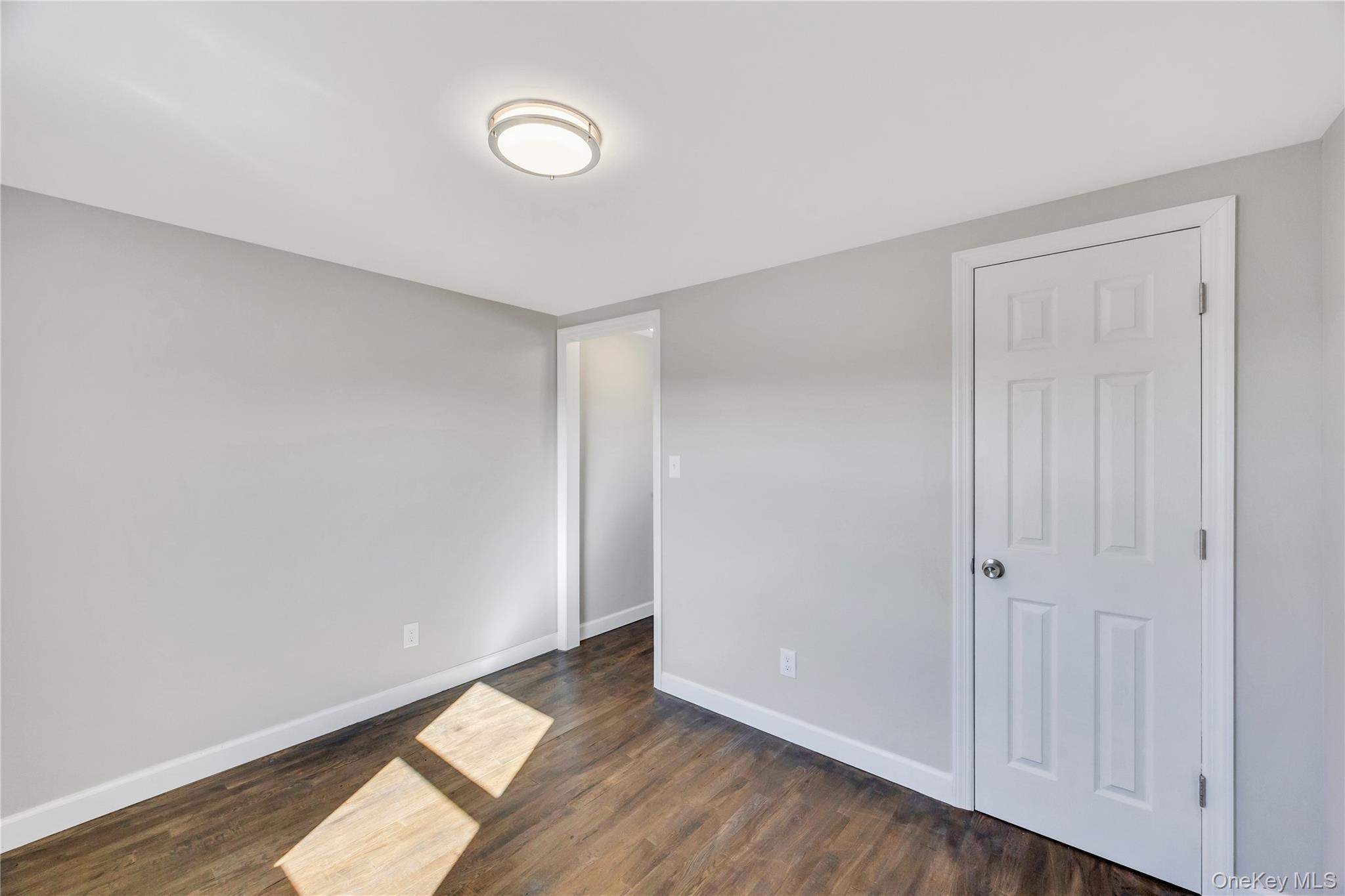 #20 photo, 7 Howard Avenue, ナッソー郡 Freeport , NY 11520