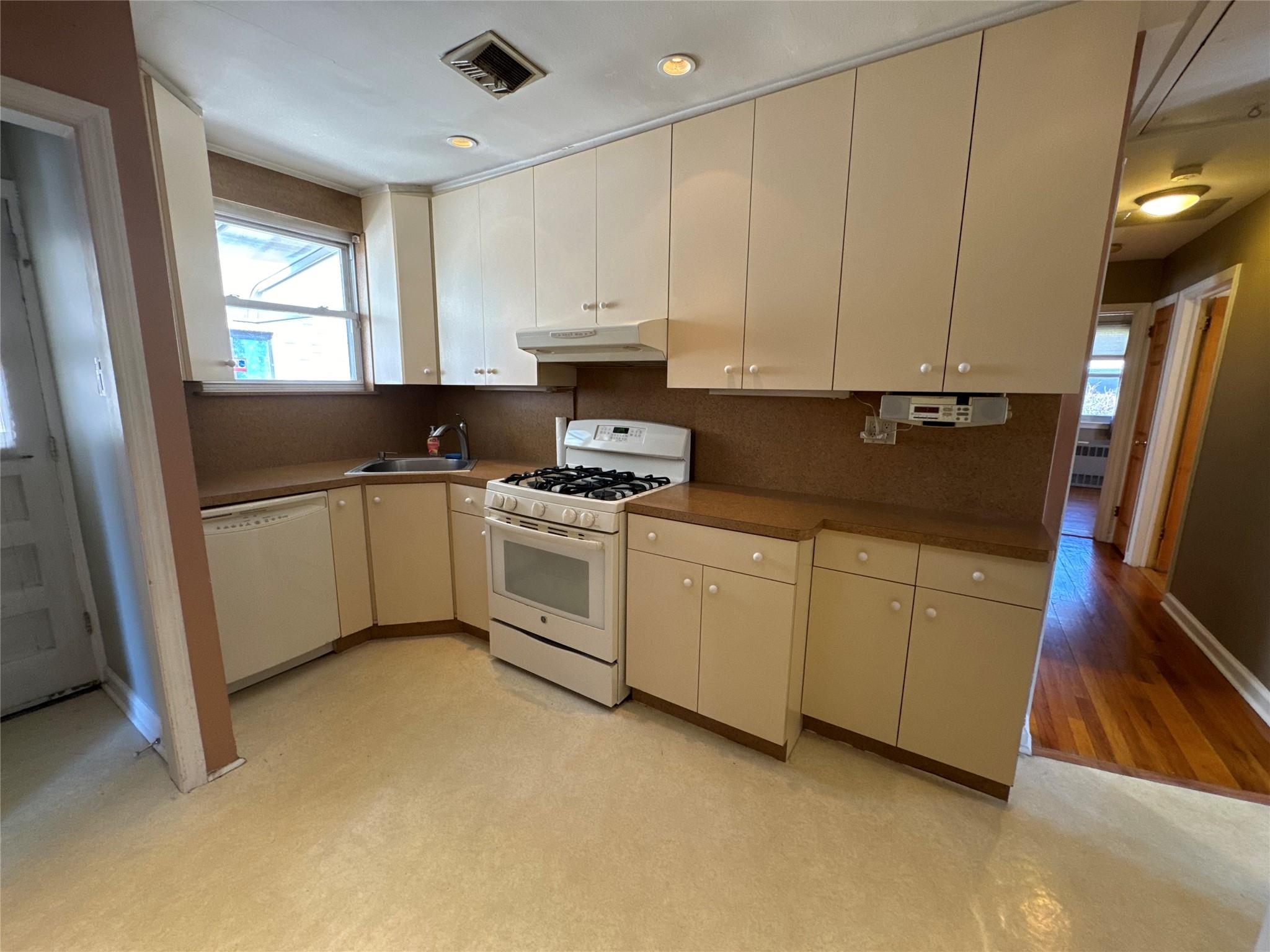 #8 photo, 4419 192nd Street, 法拉盛 Flushing , NY 11358